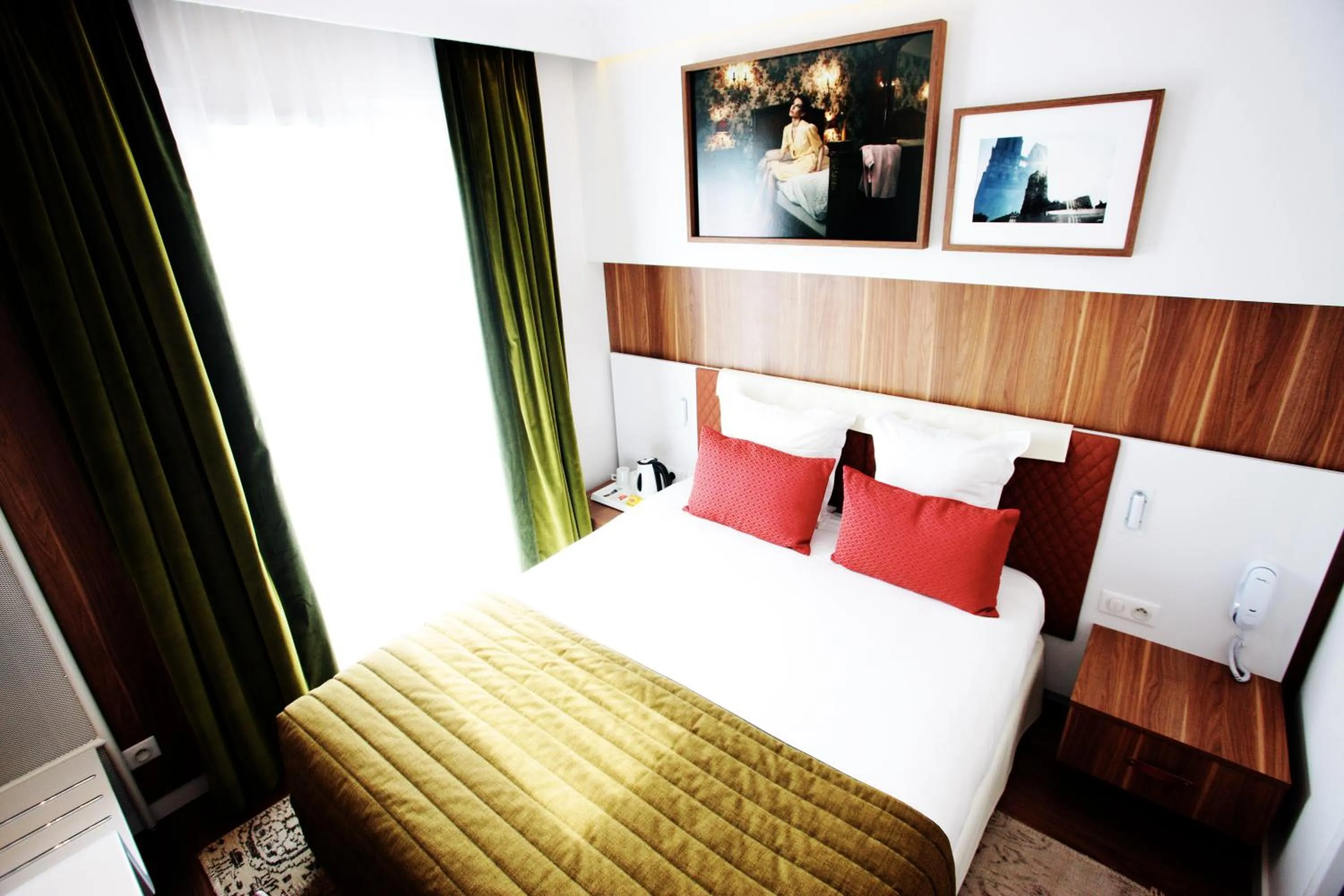 Bedroom, Bed in Hôtel Eiffel Turenne