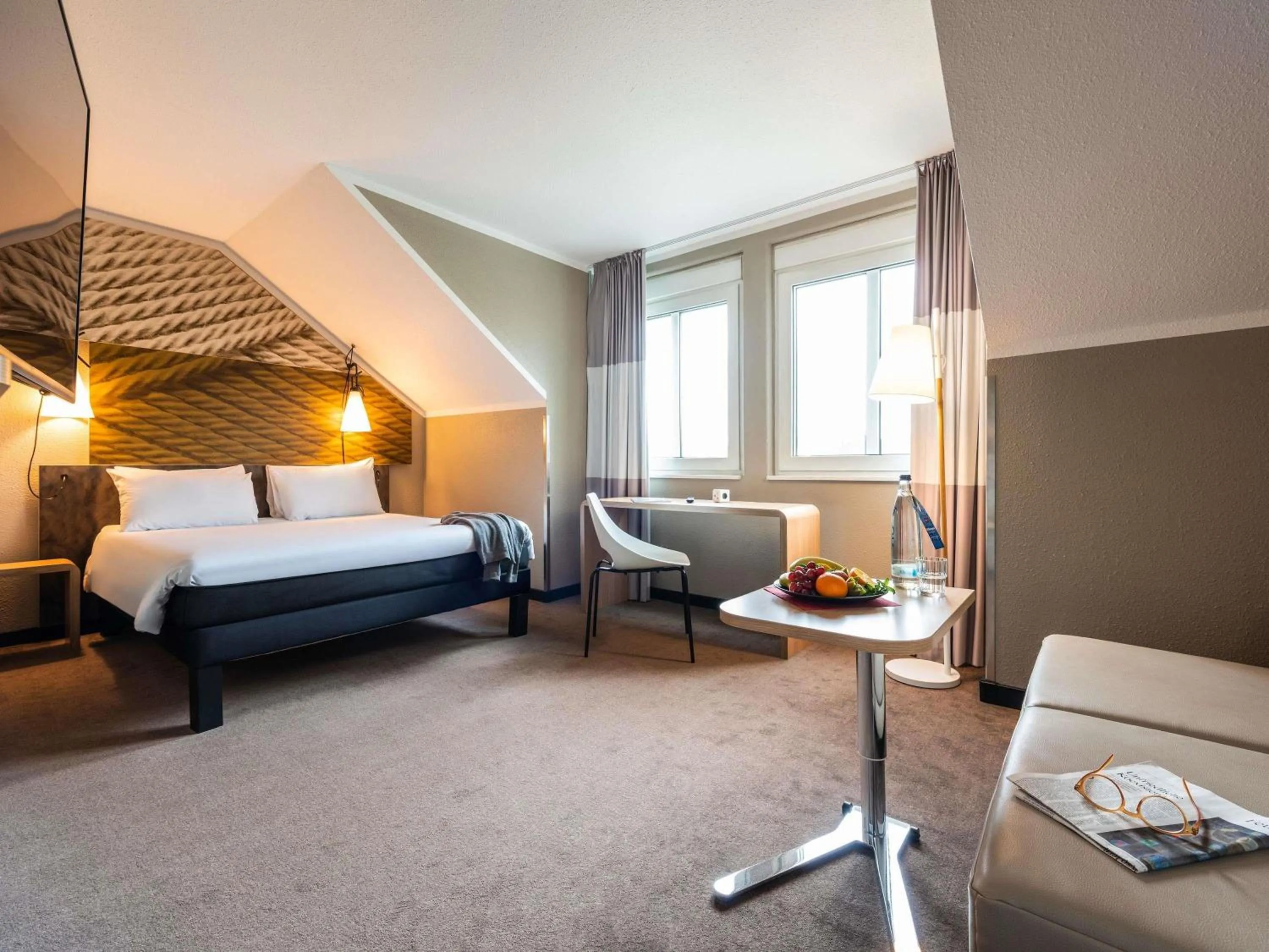 Bedroom, Bed in ibis Hotel Regensburg City