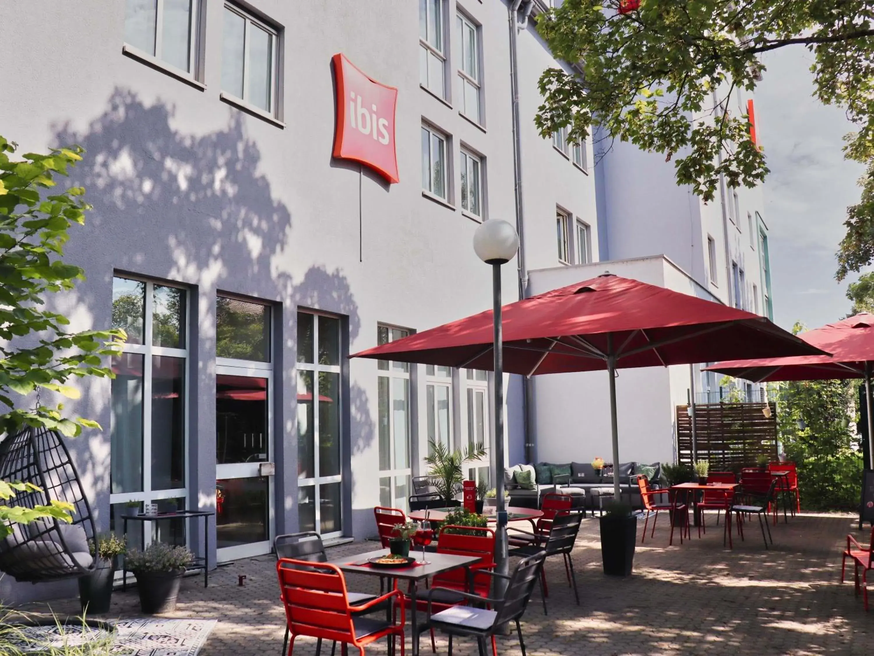 Lounge or bar in ibis Hotel Regensburg City Lounge or bar in ibis Hotel Regensburg City