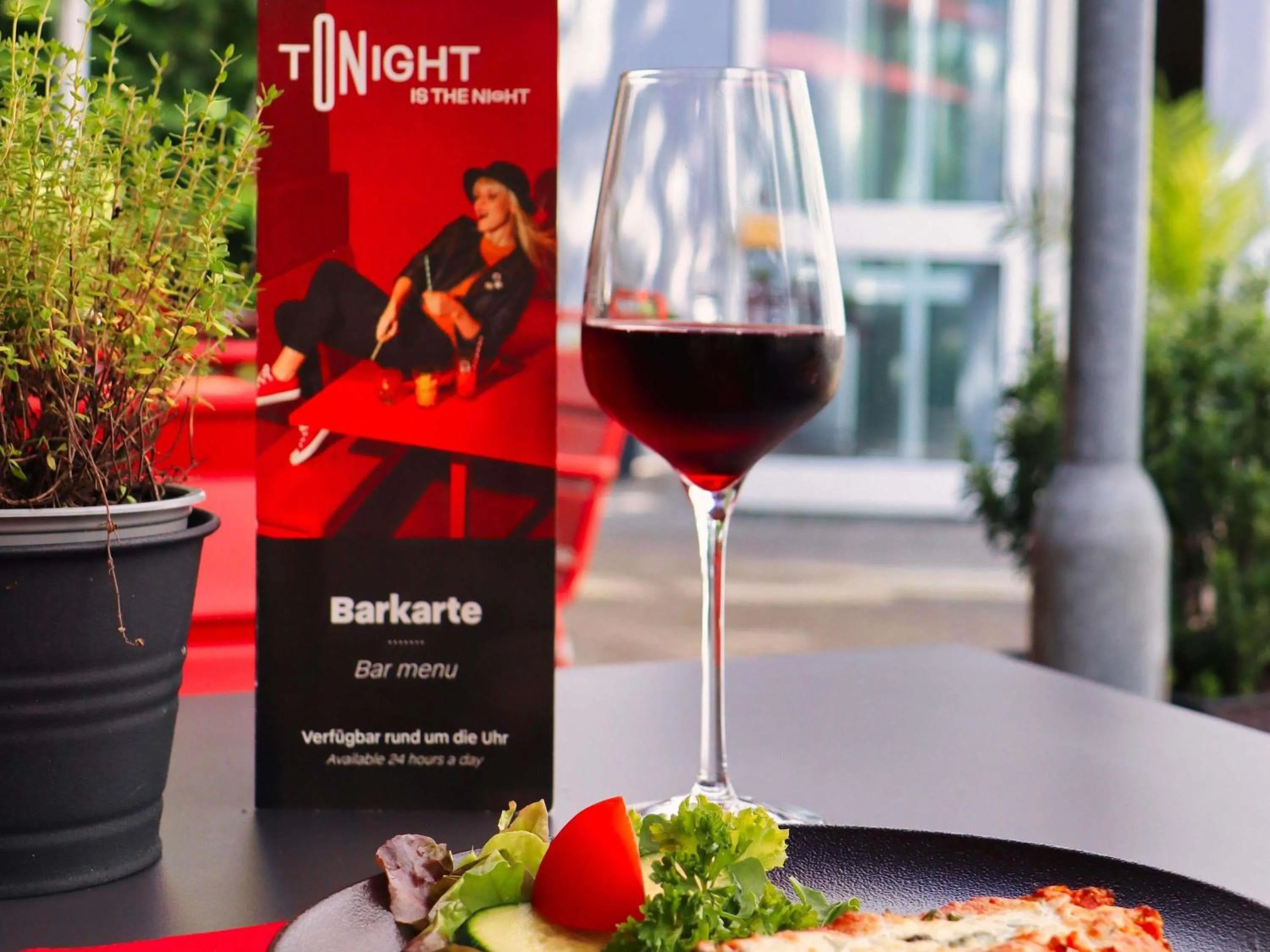 Lounge or bar in ibis Hotel Regensburg City