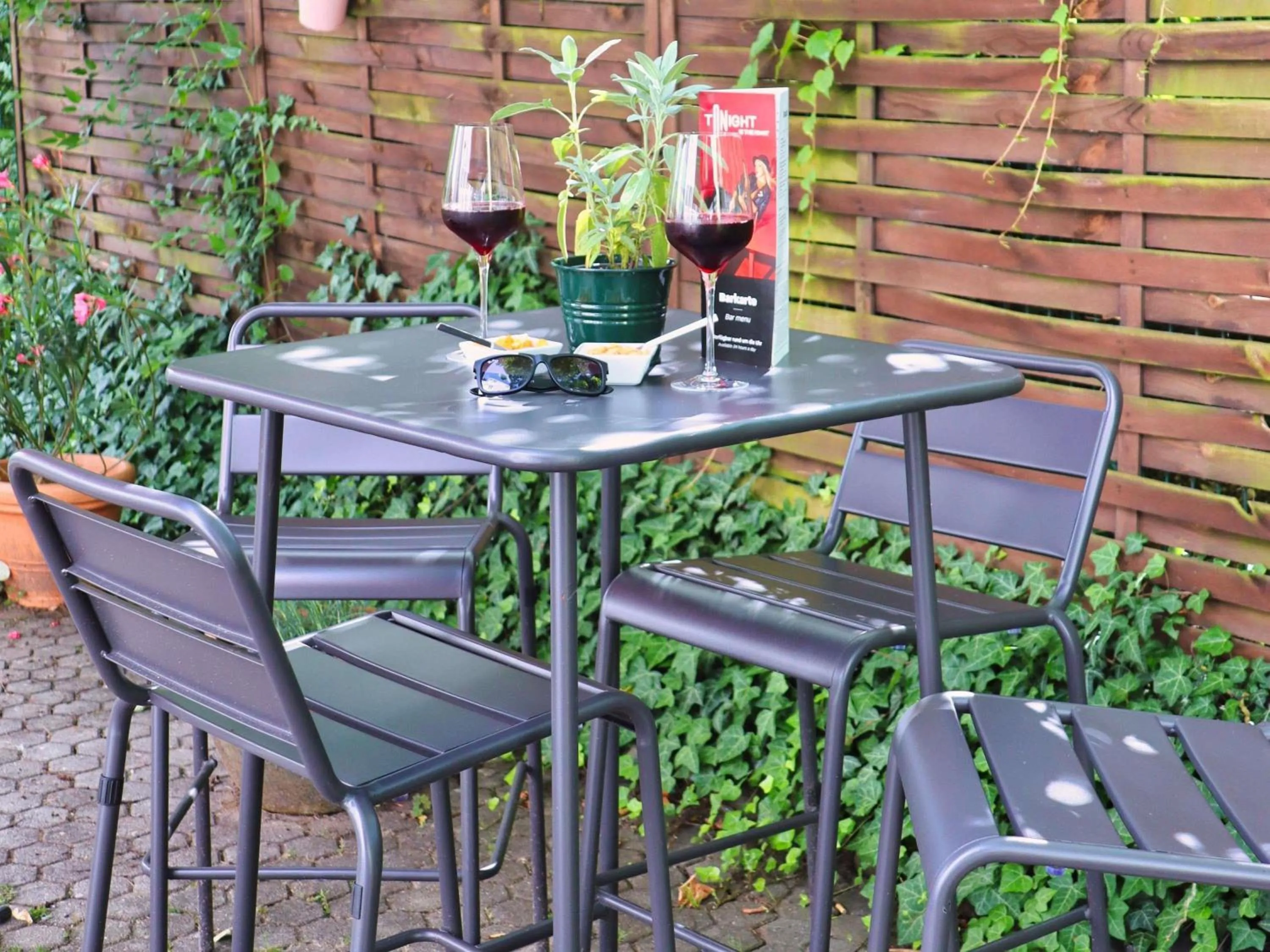 Lounge or bar in ibis Hotel Regensburg City