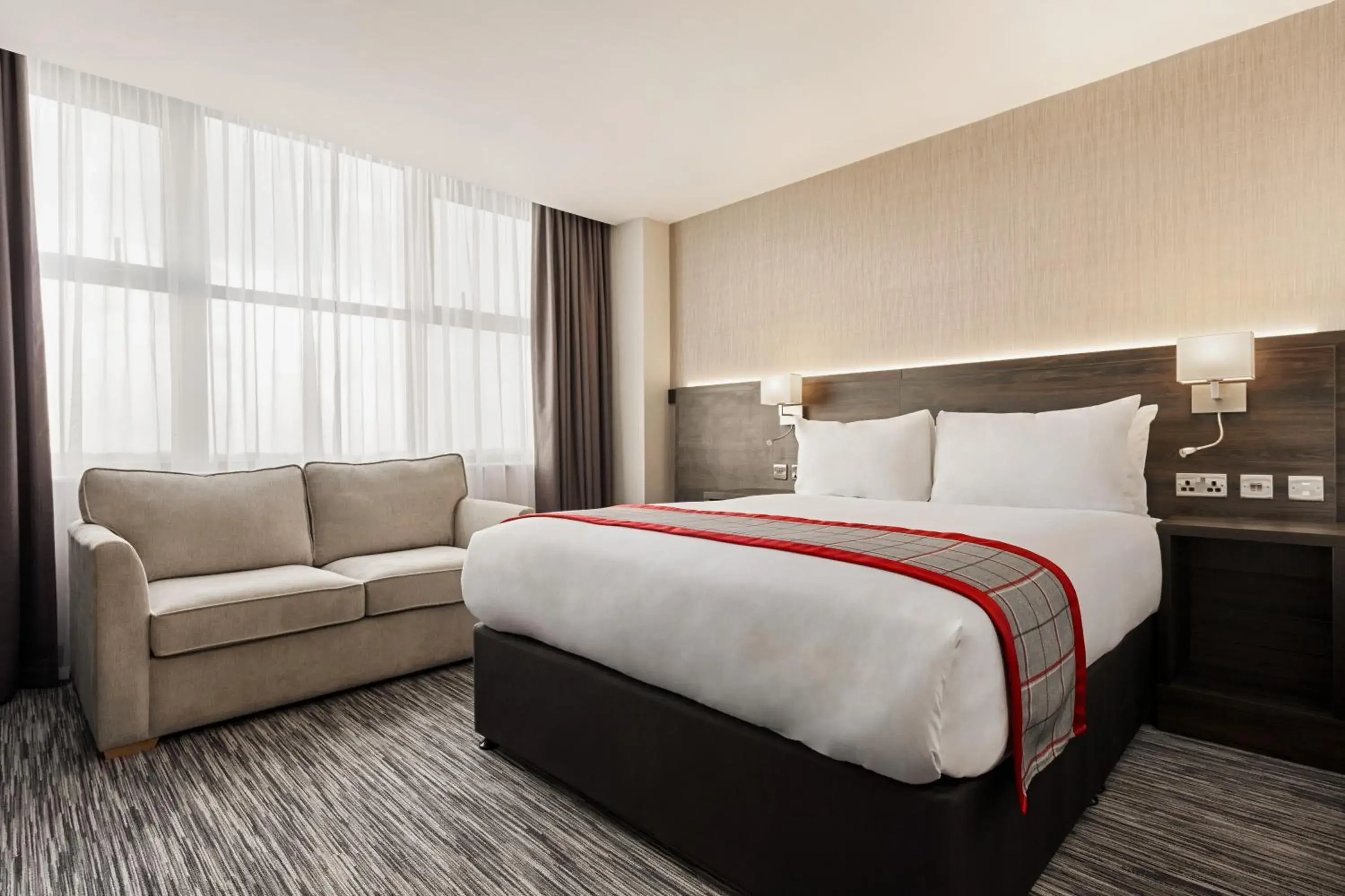 Photo of the whole room, Bed in Ramada East Kilbride Photo of the whole room, Bed in Ramada East Kilbride