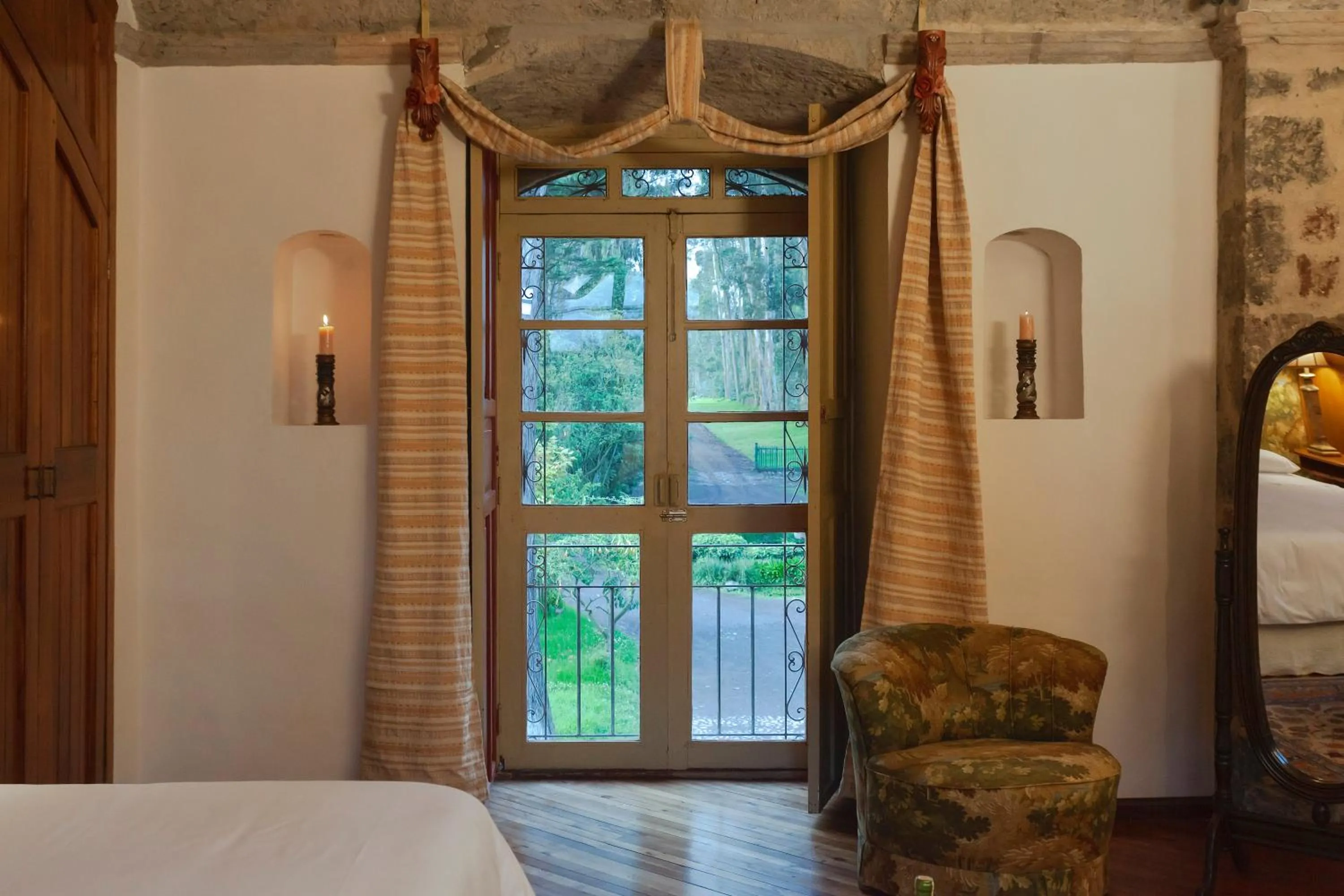 Decorative detail, Bed in Hacienda La Cienega
