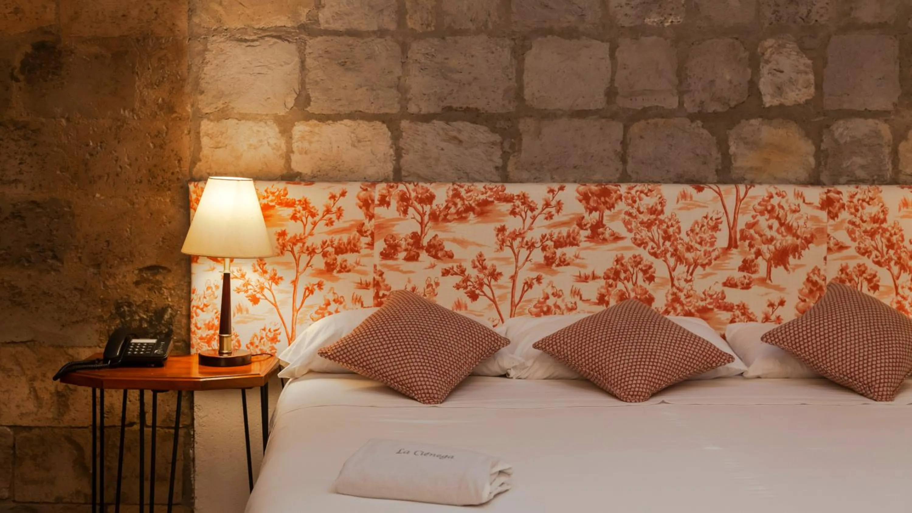 Bed in Hacienda La Cienega