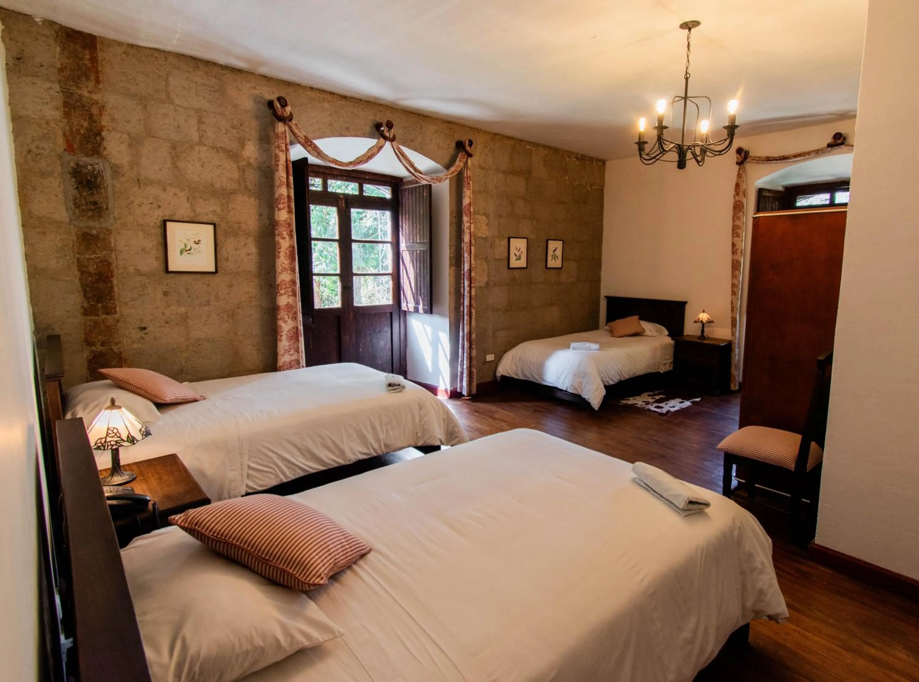 Bed in Hacienda La Cienega