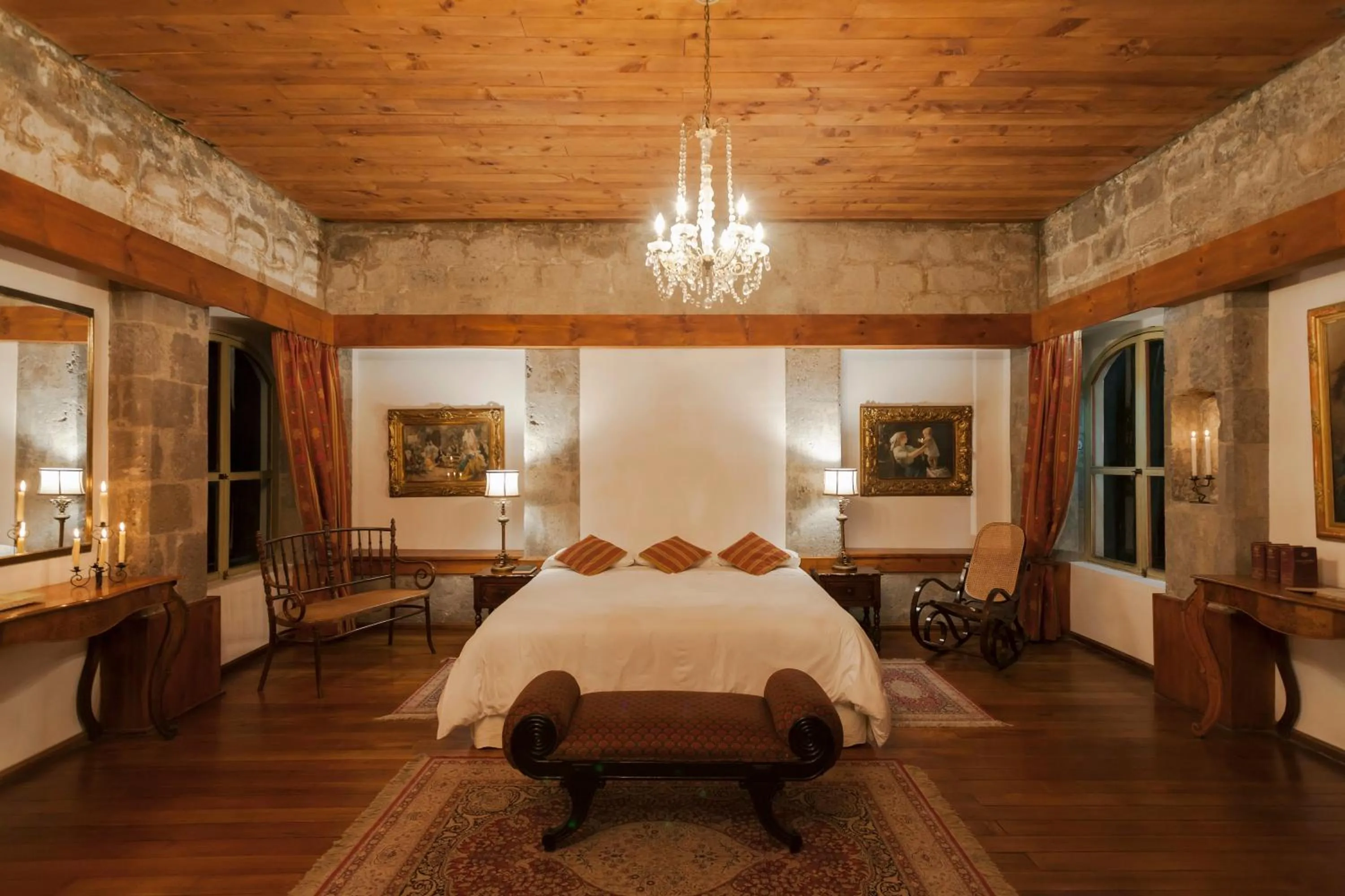 Bed in Hacienda La Cienega