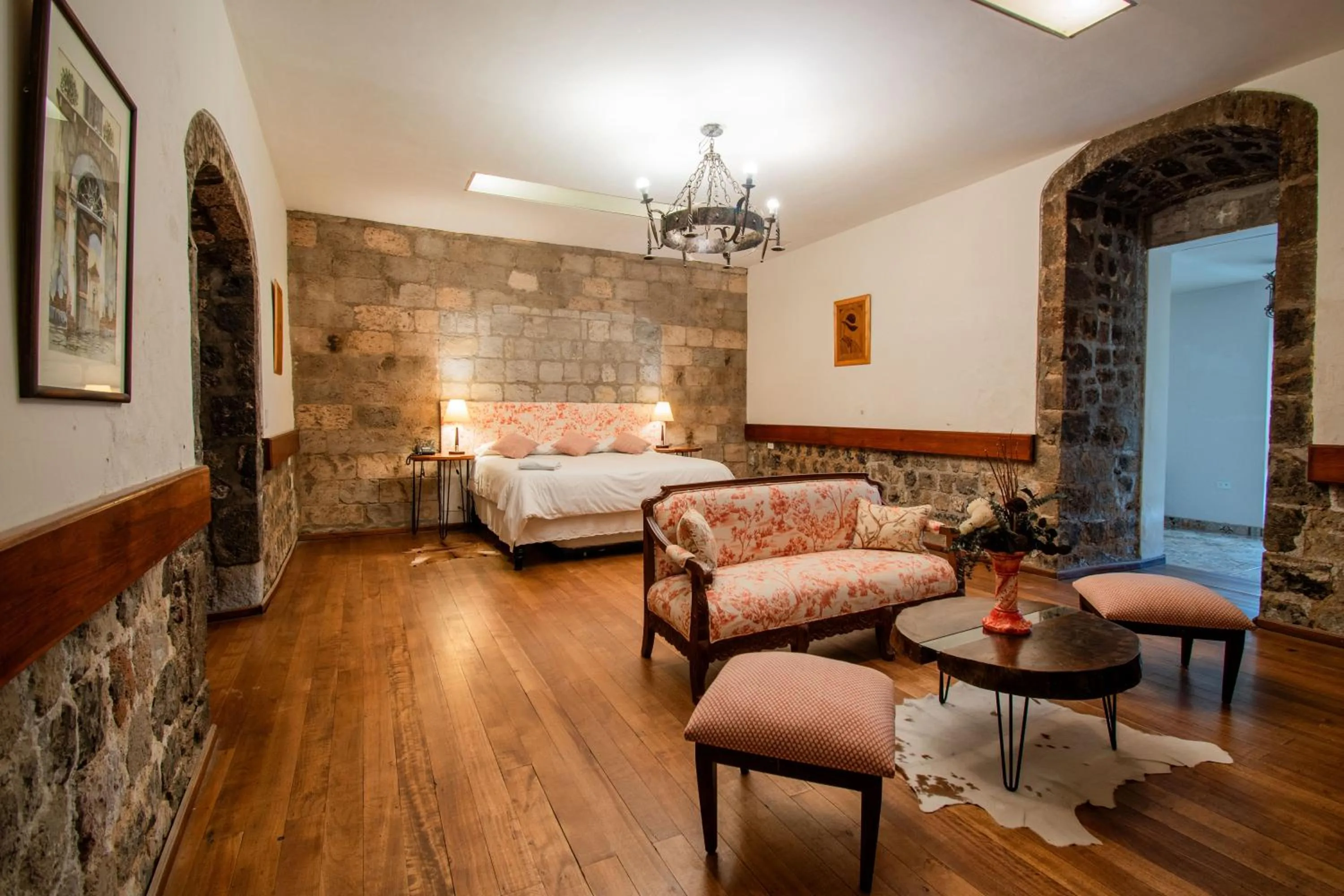 Bed in Hacienda La Cienega