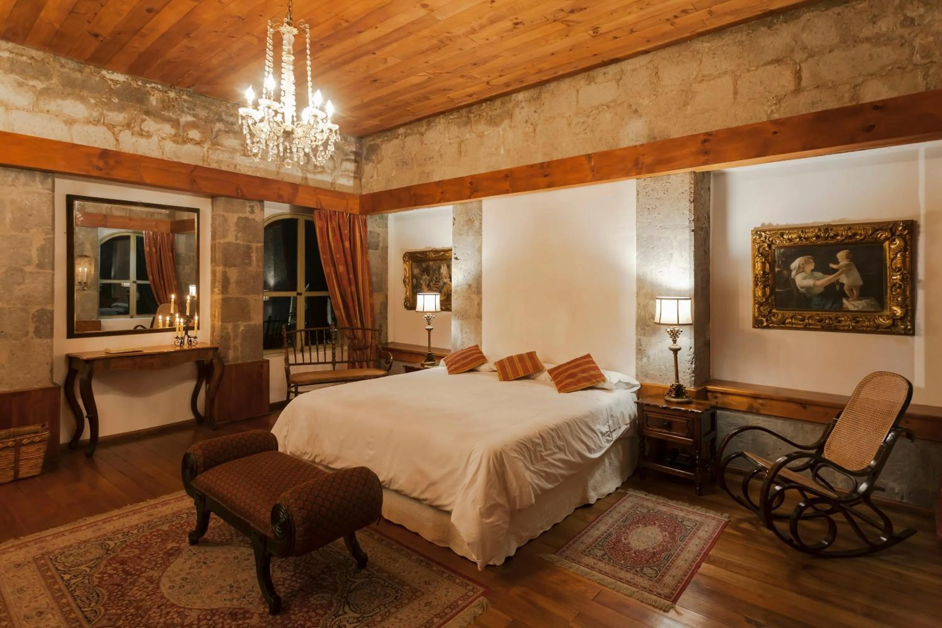 Bed in Hacienda La Cienega