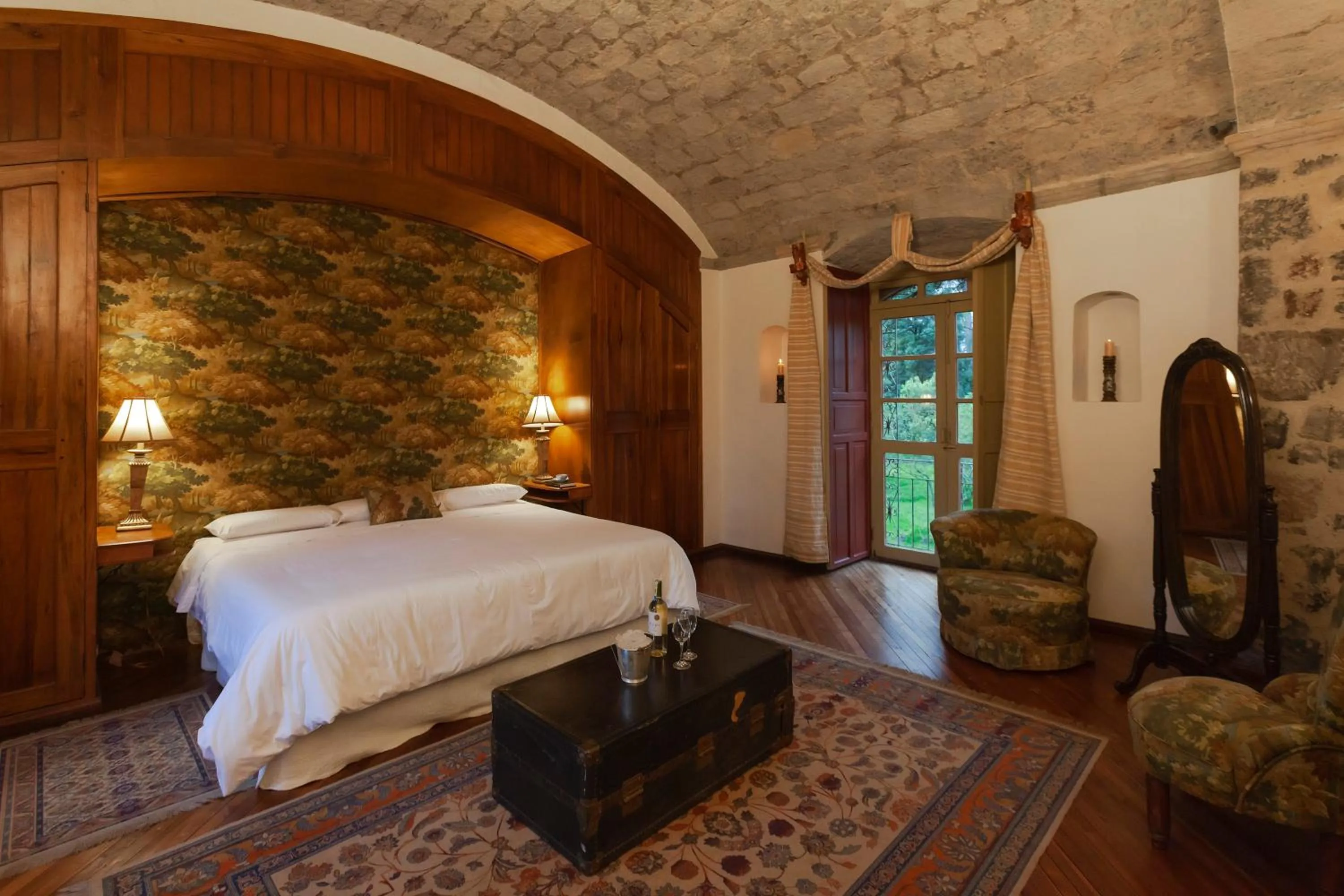 Bed in Hacienda La Cienega