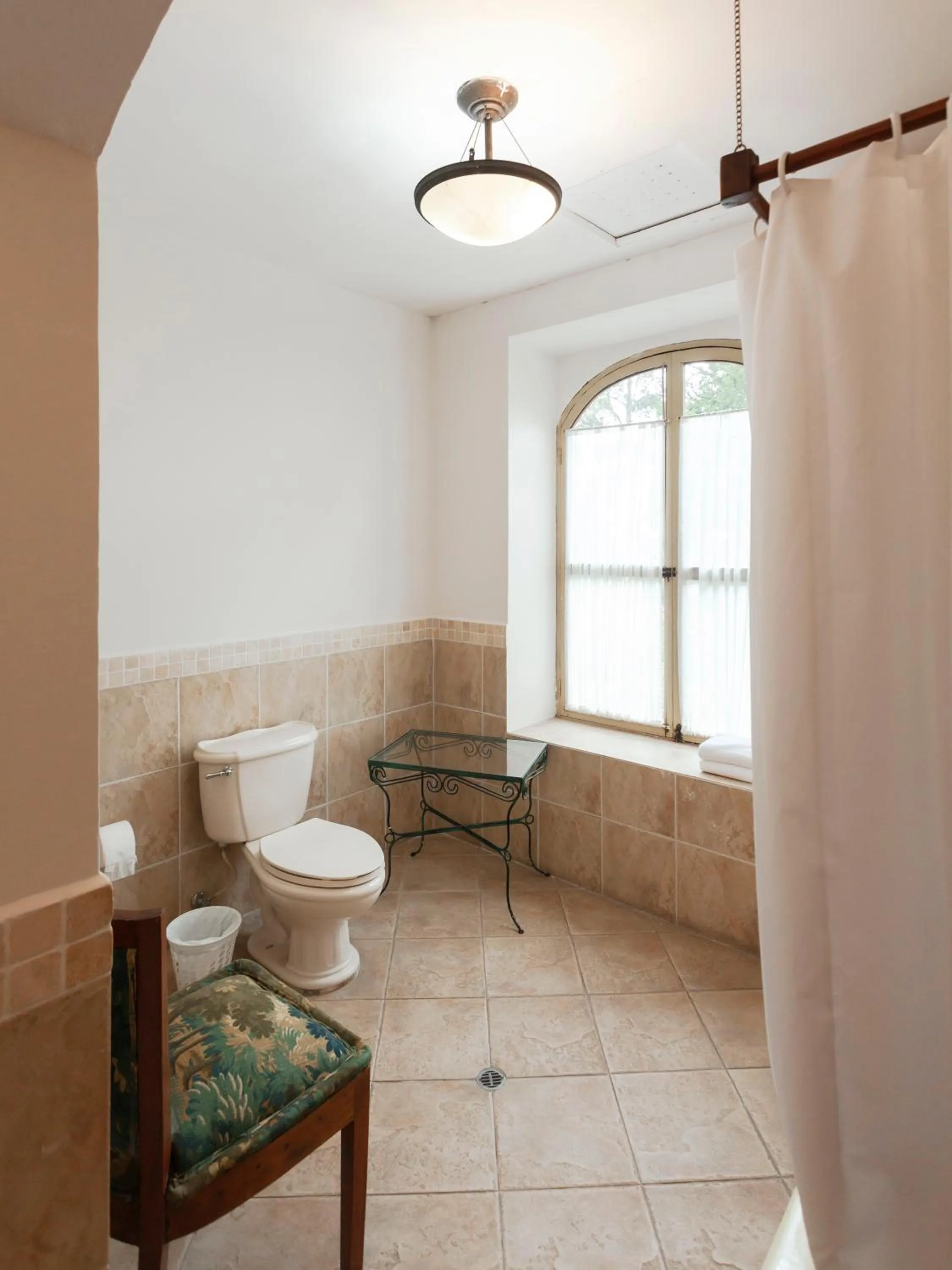 Toilet in Hacienda La Cienega