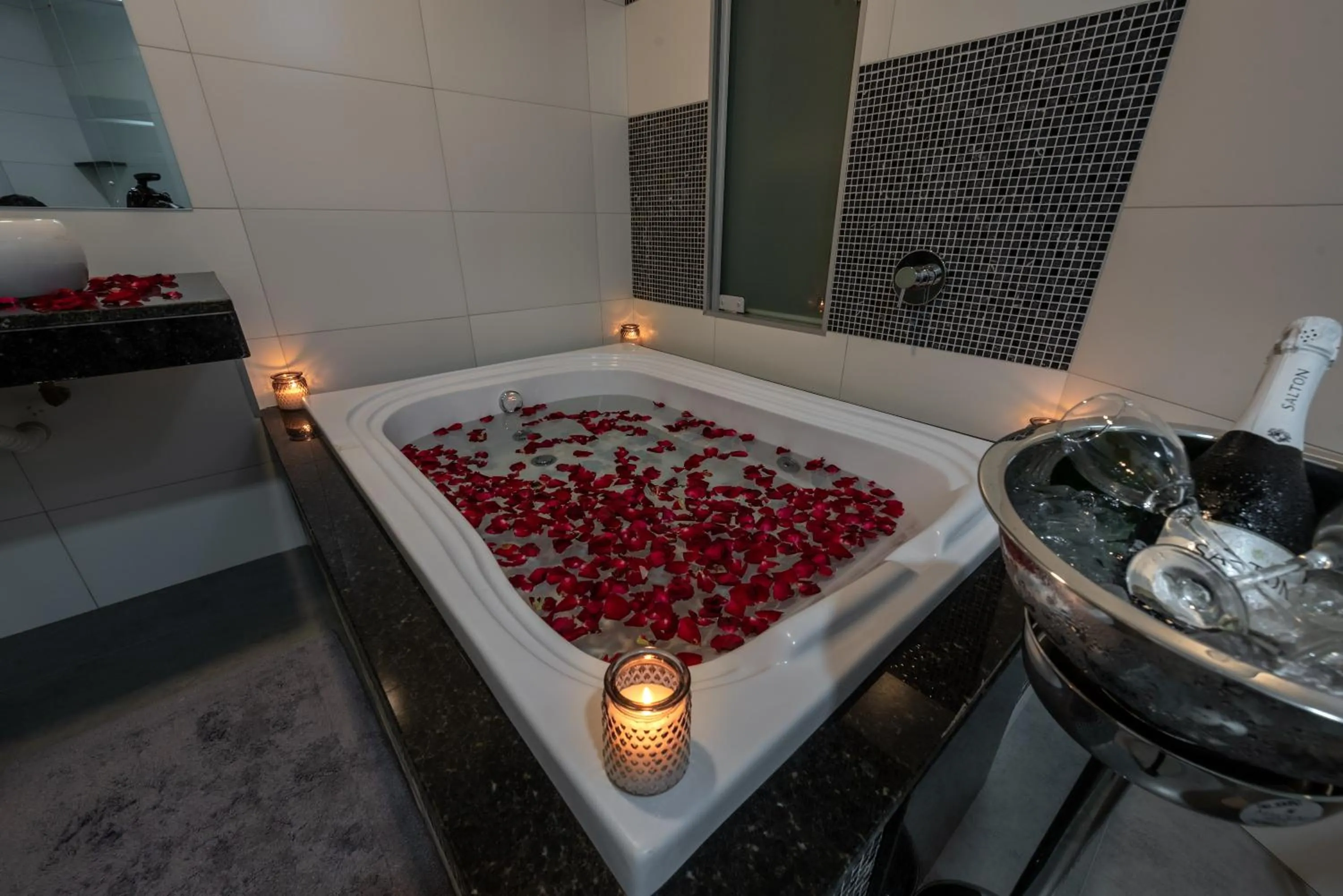 Double Room with Spa Bath - single occupancy in Via Garden Varginha Hotel