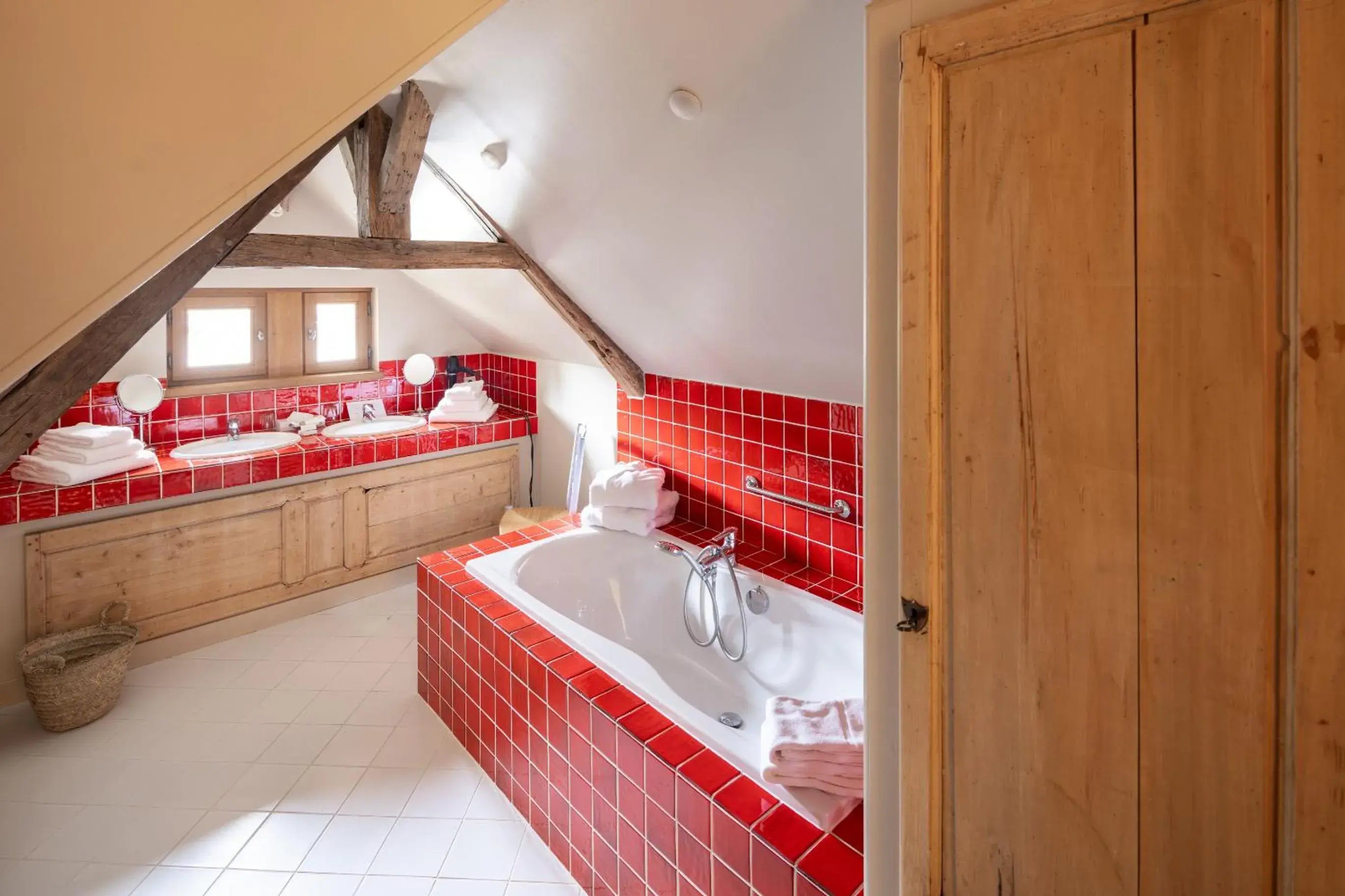 Bathroom, Bed in La Maison de Rhodes Hôtel & Spa Bathroom, Bed in La Maison de Rhodes Hôtel & Spa