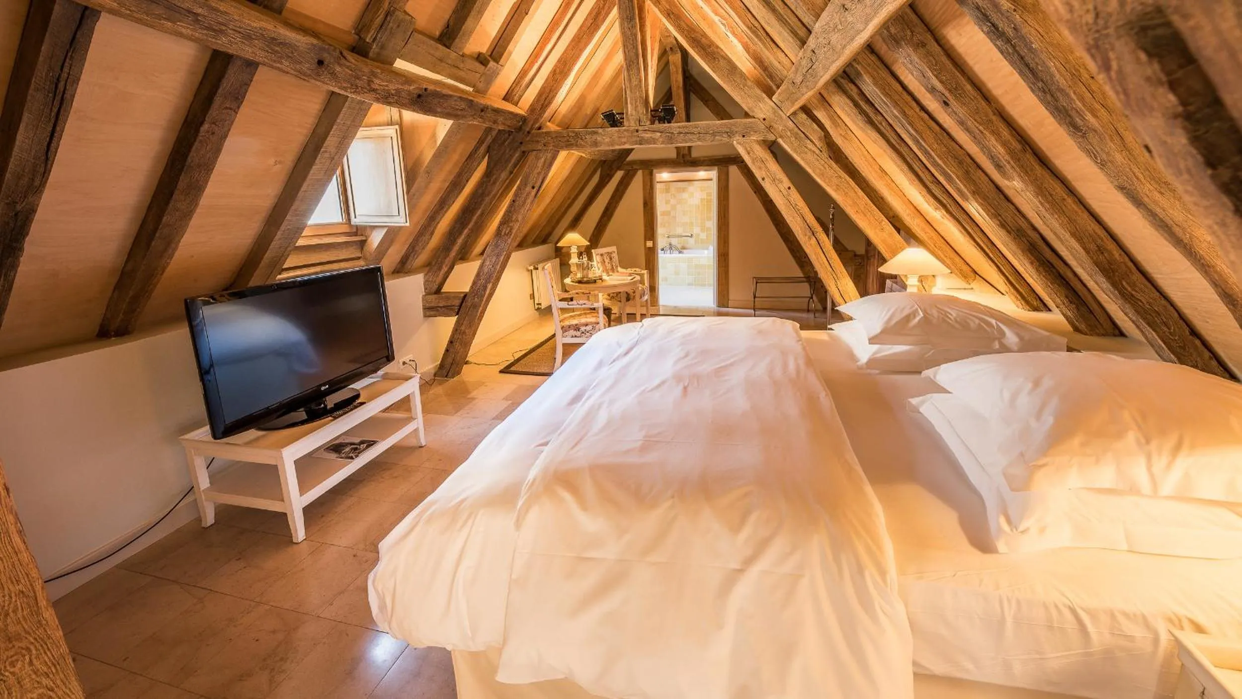 Photo of the whole room, Bed in La Maison de Rhodes Hôtel & Spa