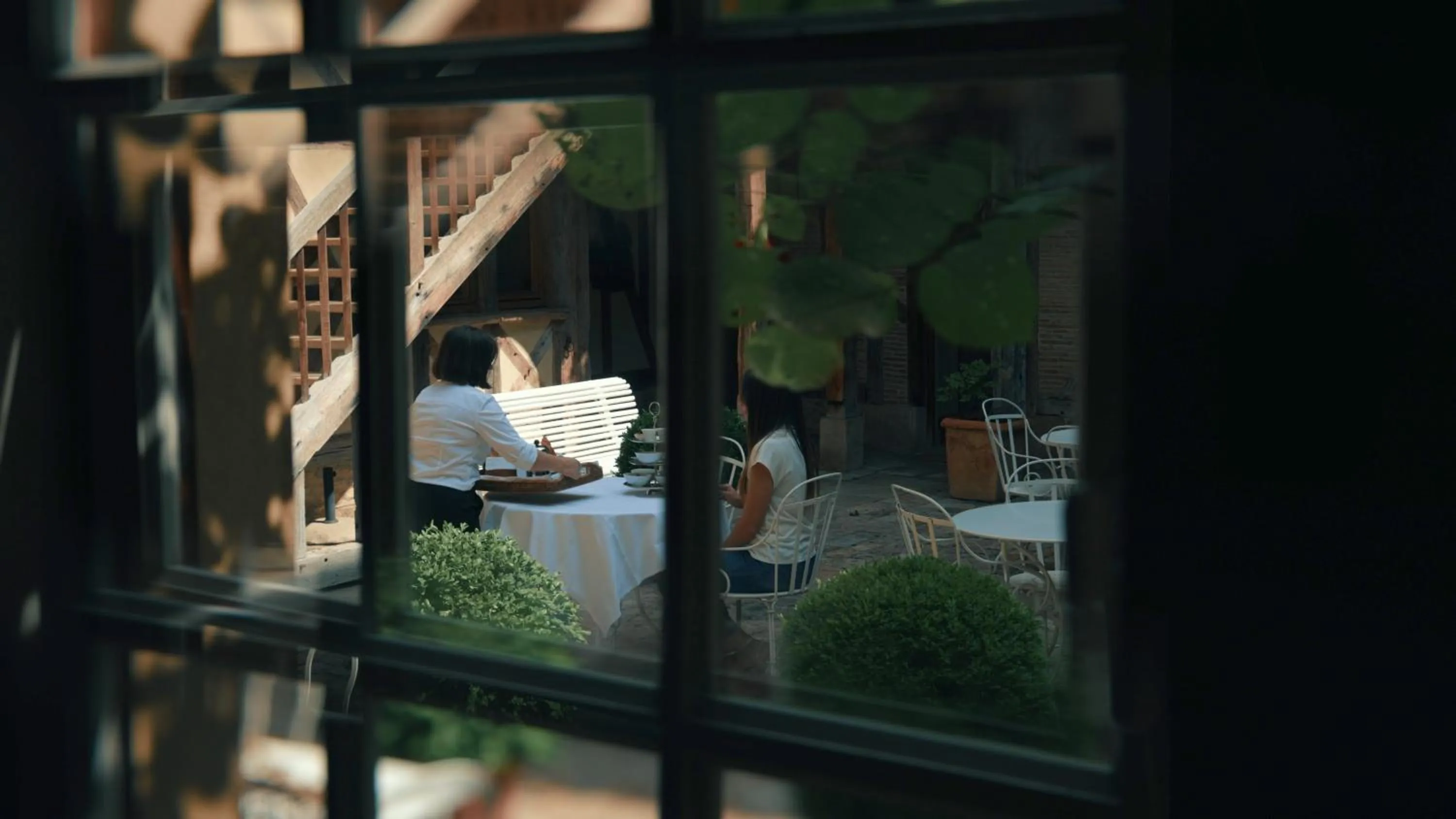 room service in La Maison de Rhodes Hôtel & Spa