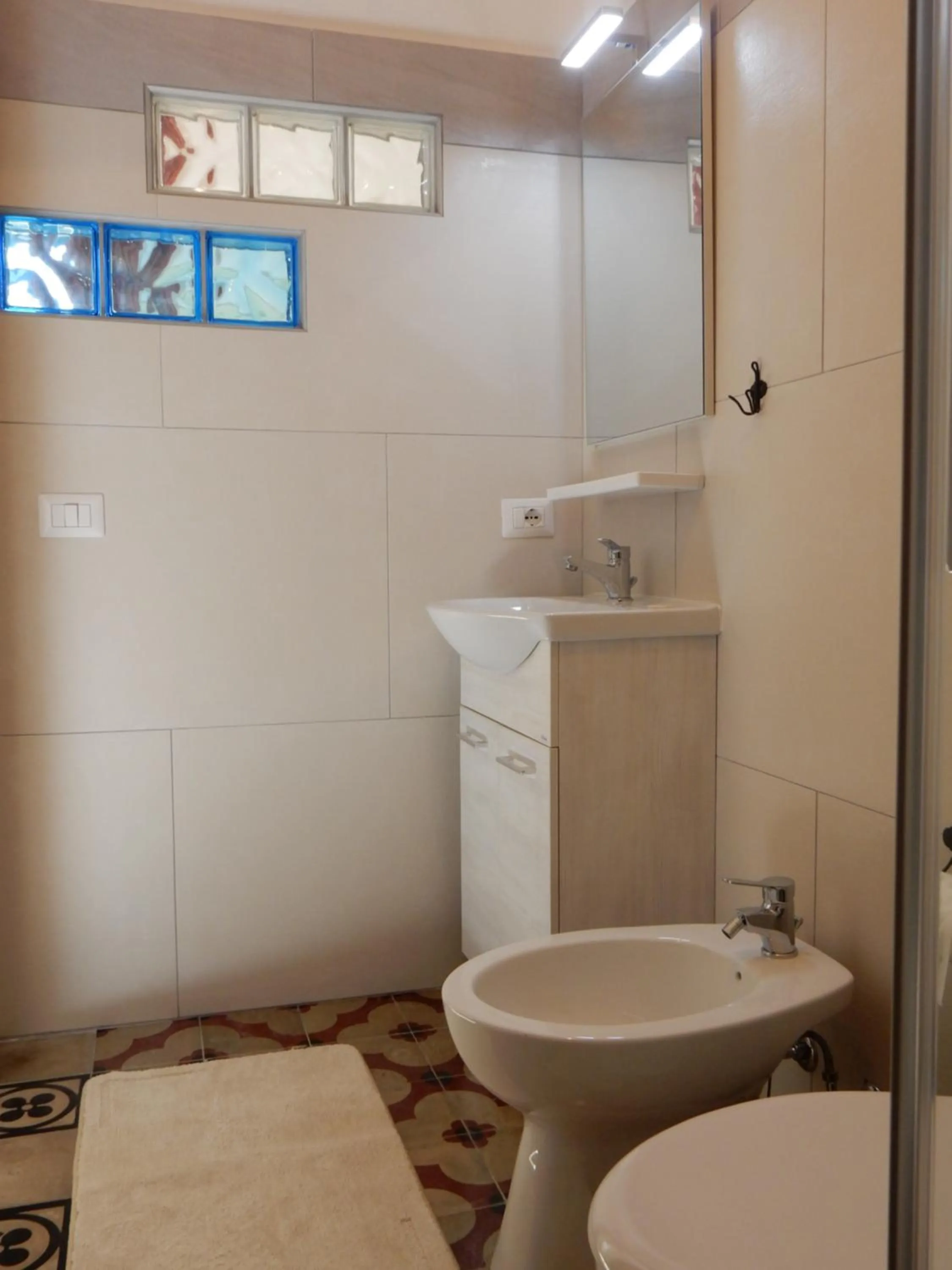 Bathroom in B&B Eleonora D'Arborea, Centro Storico