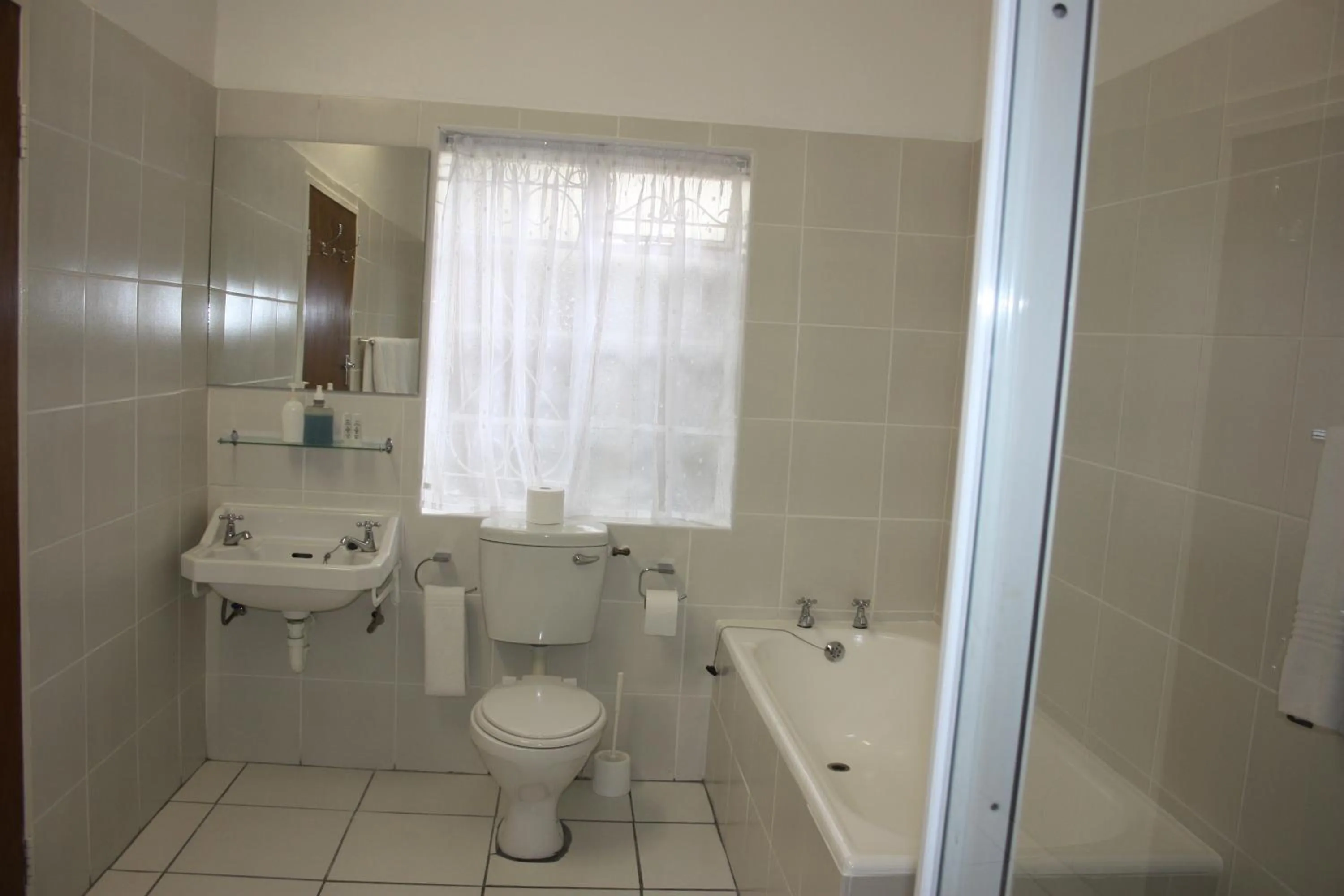 Bathroom in Karoopark Guest House