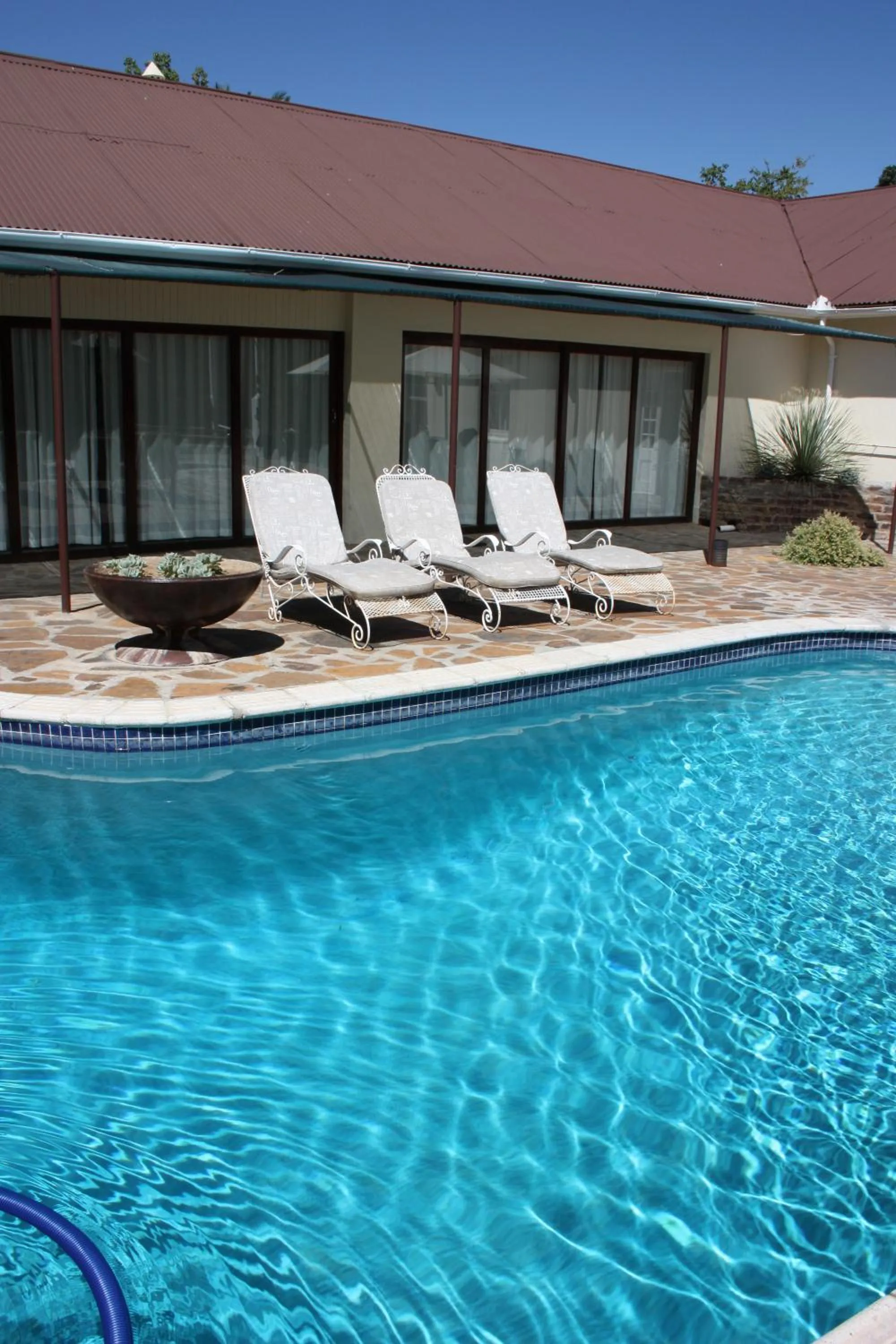 Swimming pool in Karoopark Guest House