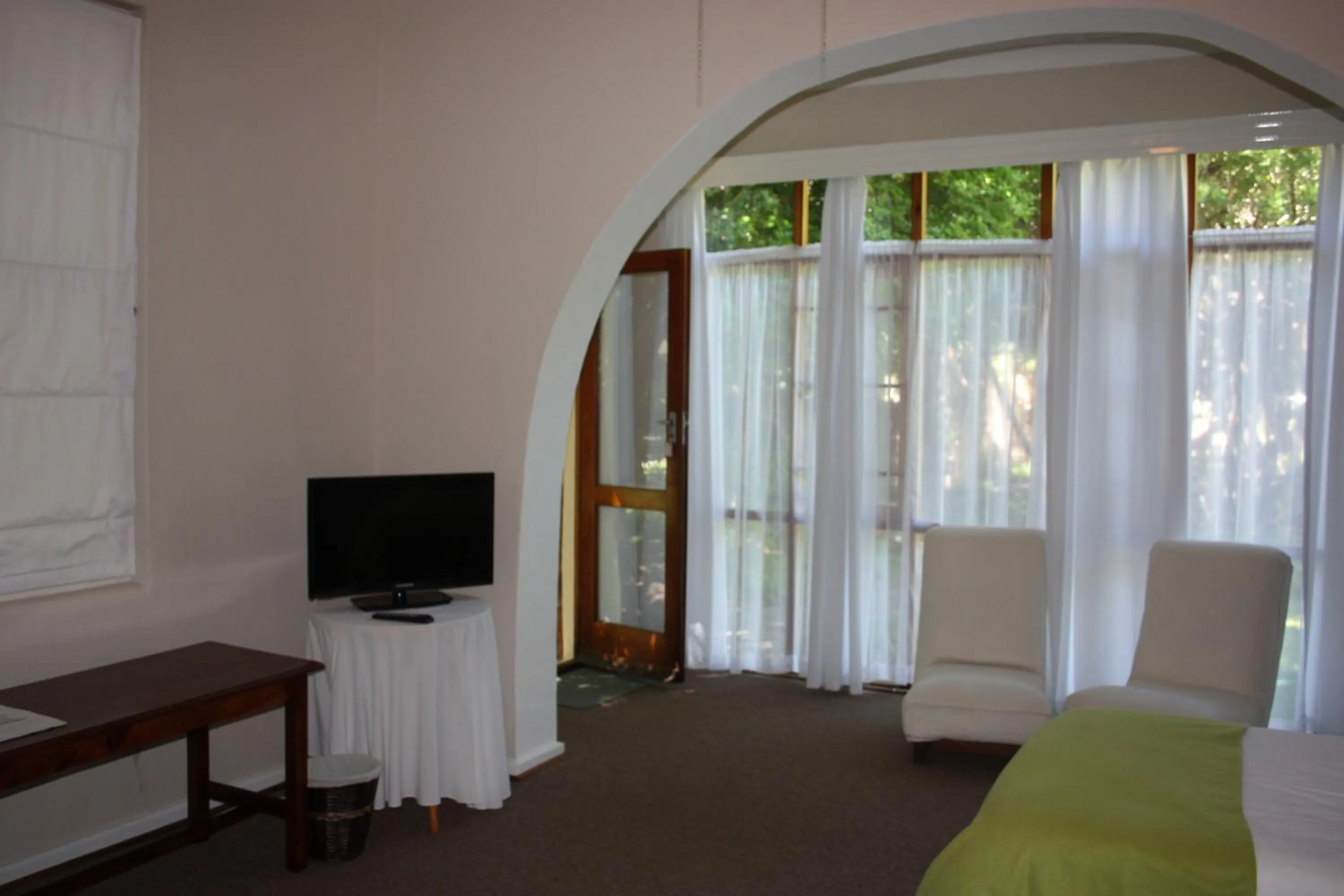 TV and multimedia in Karoopark Guest House