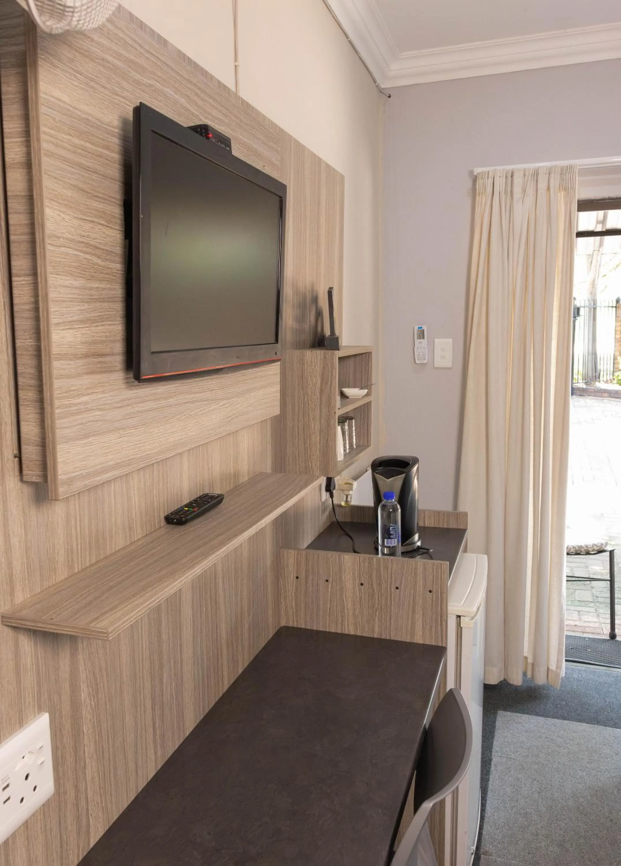 TV and multimedia in Gorgeous Gecko Guesthouse