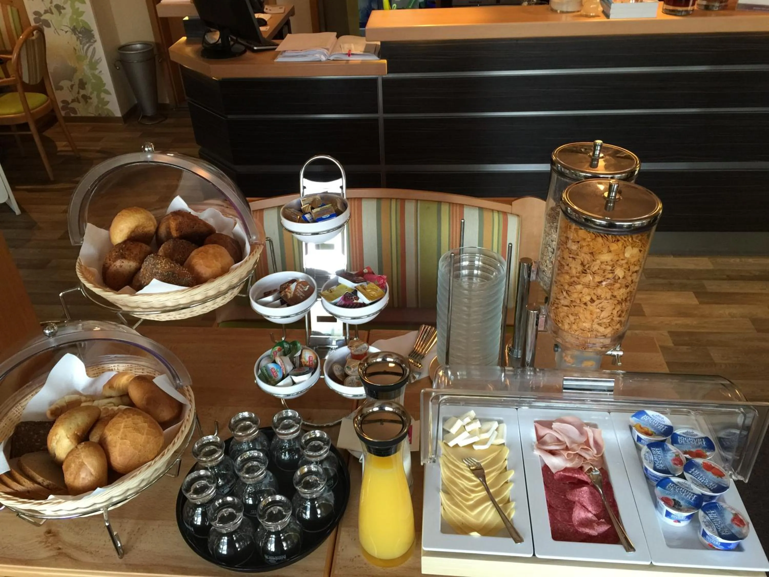 Buffet breakfast in Neumanns Waldschänke