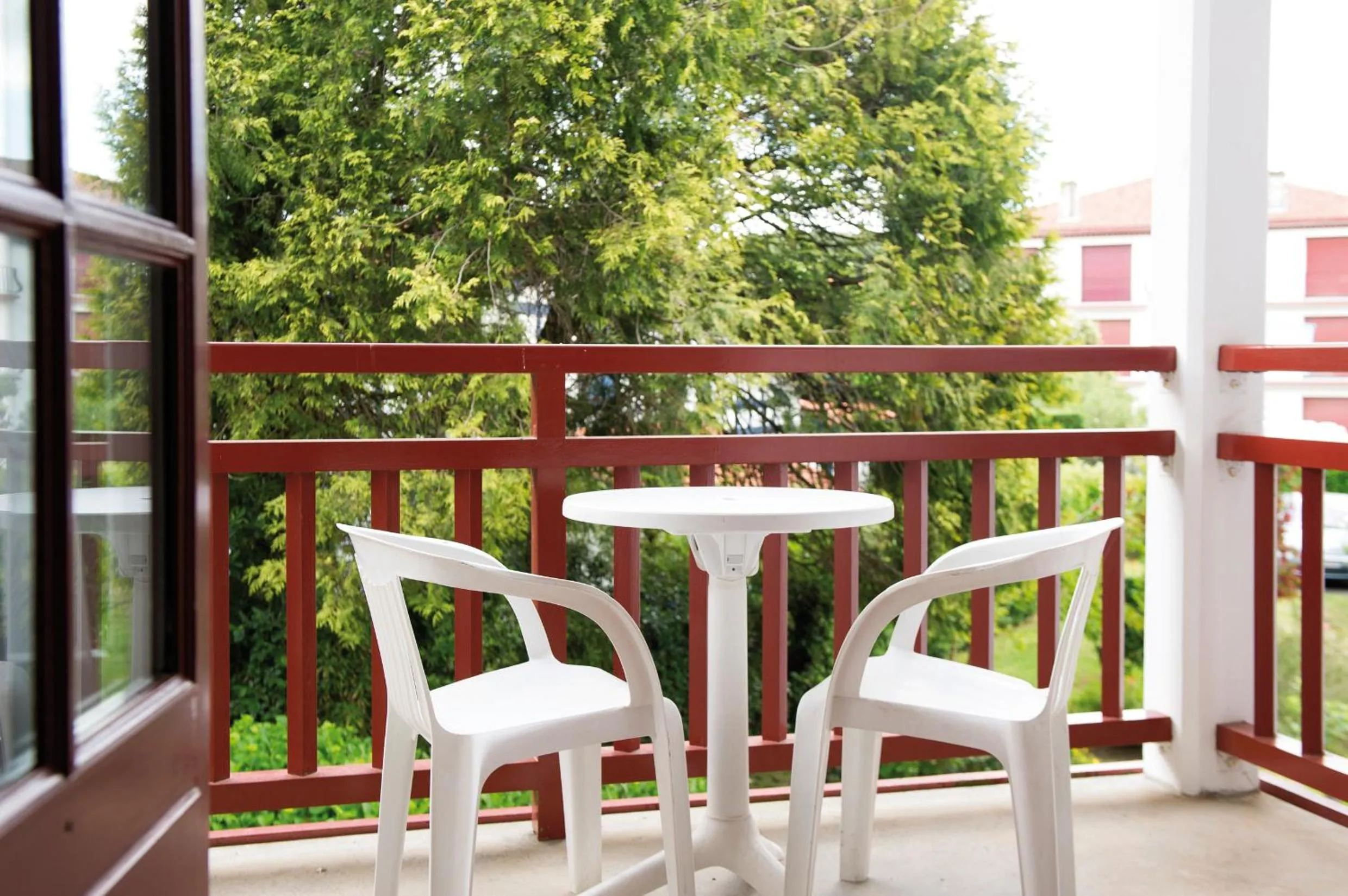 Balcony/Terrace in Hôtel & Résidence Vacances Bleues Orhoïtza