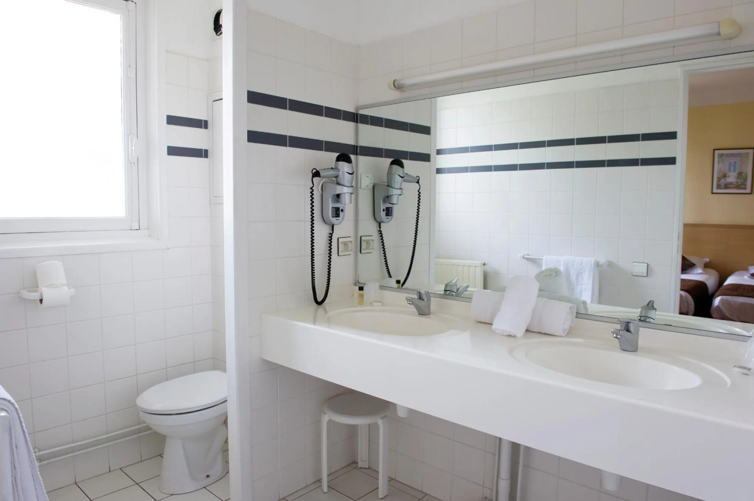 Bathroom in Hôtel & Résidence Vacances Bleues Orhoïtza