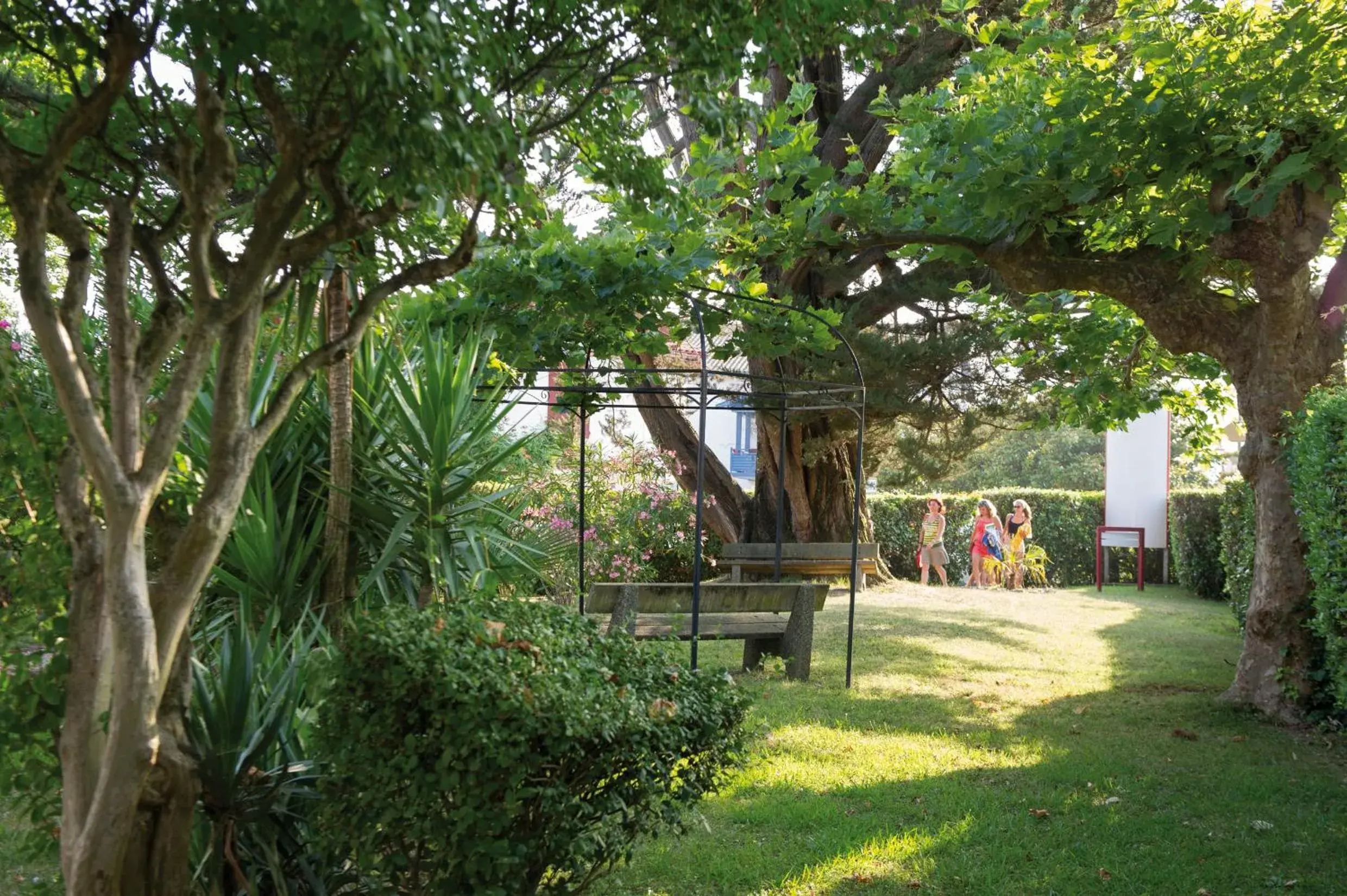 Garden in Hôtel & Résidence Vacances Bleues Orhoïtza Garden in Hôtel & Résidence Vacances Bleues Orhoïtza