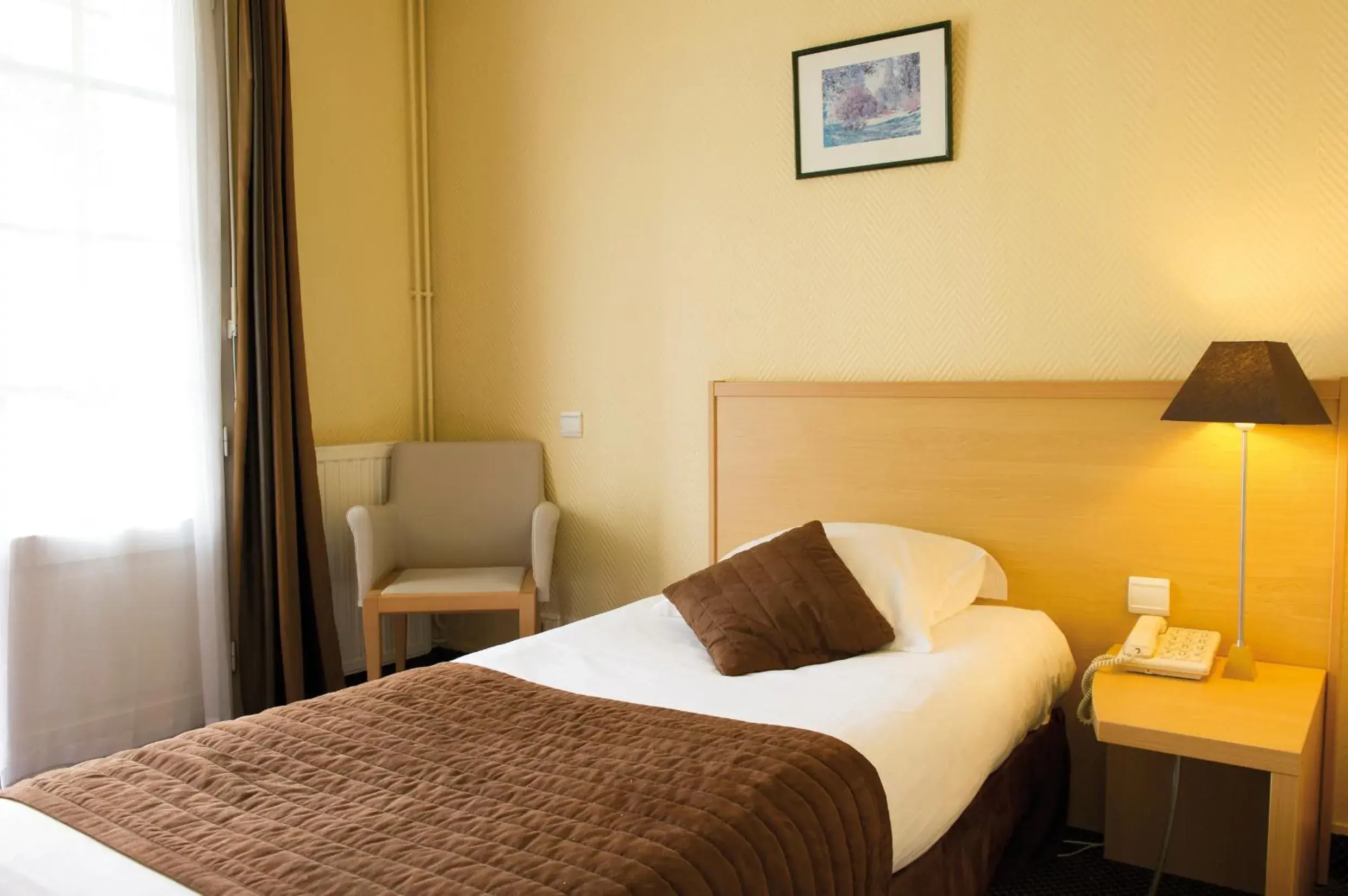 Bedroom, Bed in Hôtel & Résidence Vacances Bleues Orhoïtza Bedroom, Bed in Hôtel & Résidence Vacances Bleues Orhoïtza