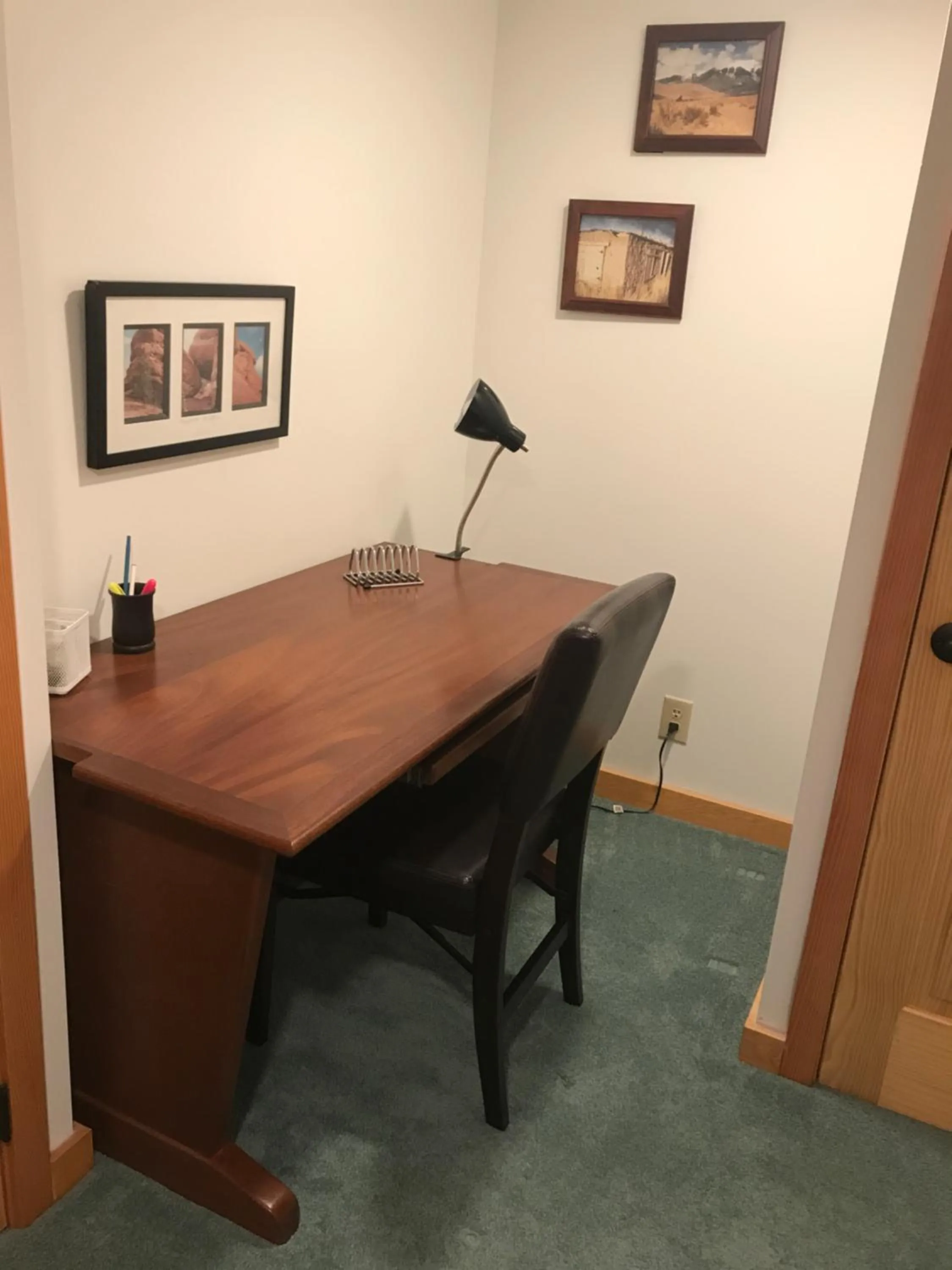 hair dresser in 4047 Wyandot Street