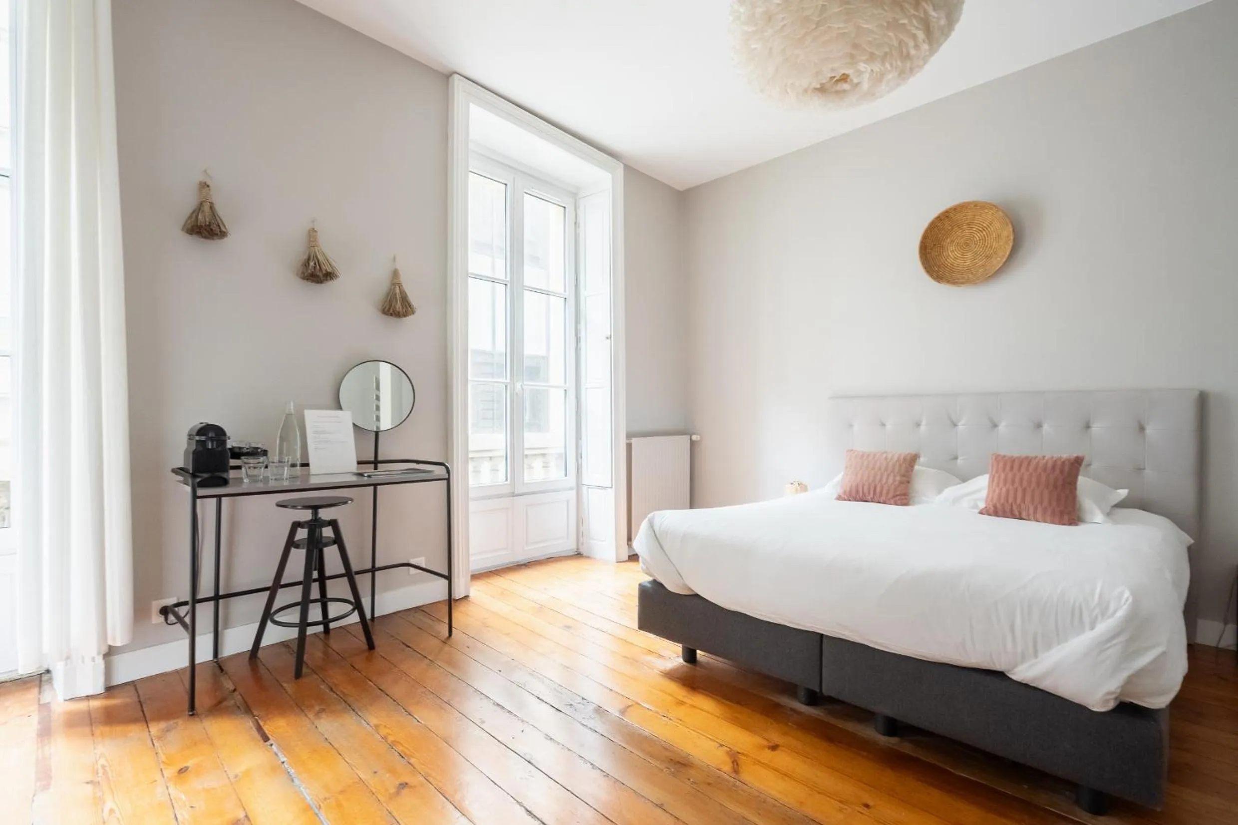 Photo of the whole room, Bed in B&B L'Escapade Bordelaise