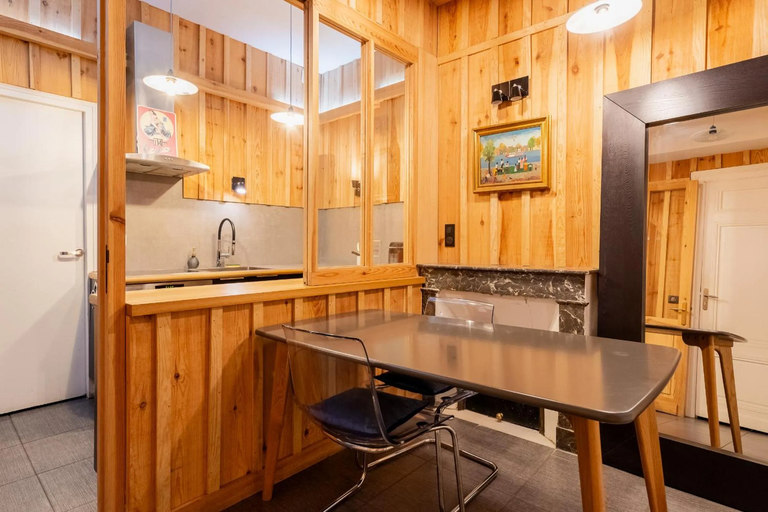 Dining area in B&B L'Escapade Bordelaise