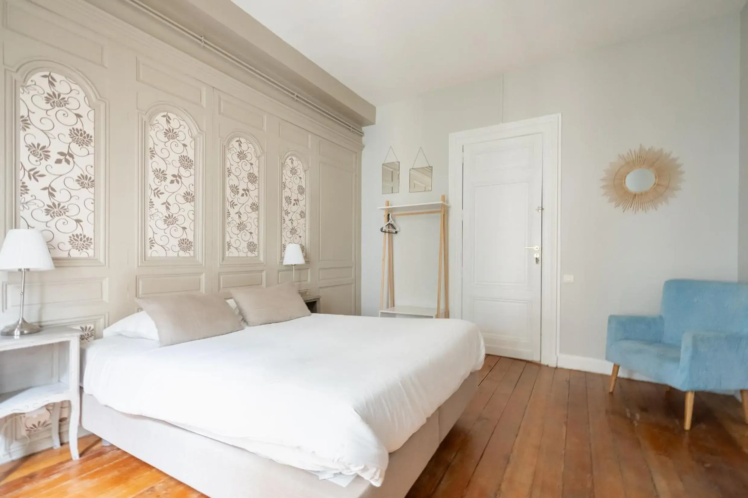 Photo of the whole room, Bed in B&B L'Escapade Bordelaise Photo of the whole room, Bed in B&B L'Escapade Bordelaise