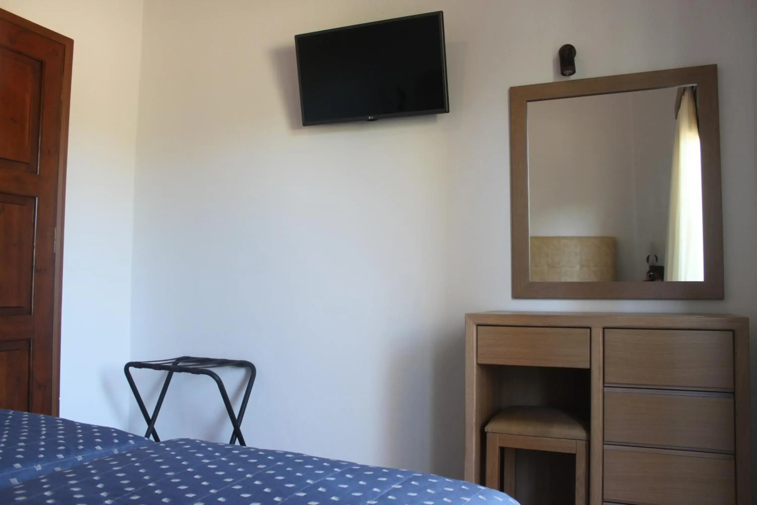 TV and multimedia, Bed in Sunny Suites TV and multimedia, Bed in Sunny Suites