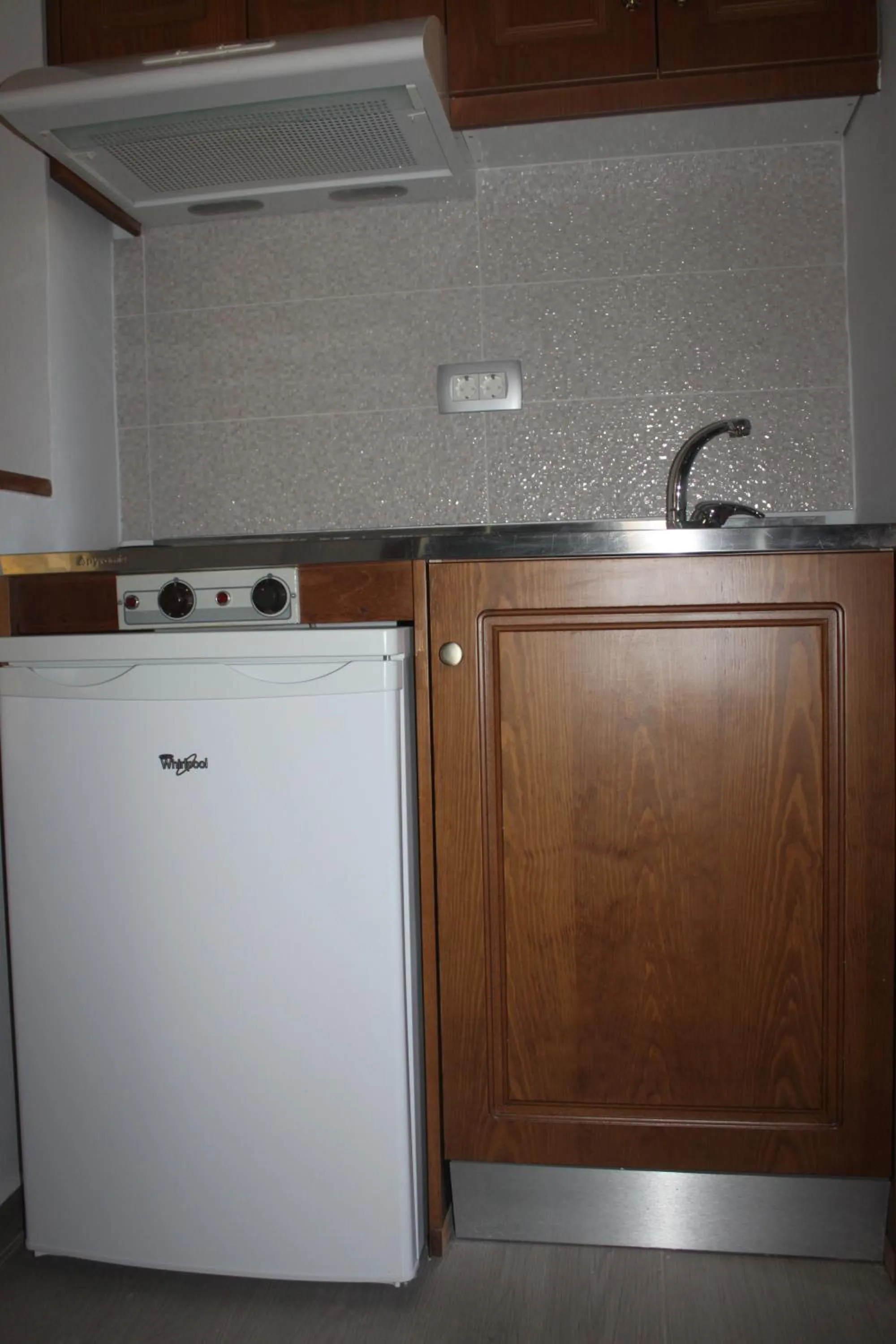 Kitchen or kitchenette in Sunny Suites