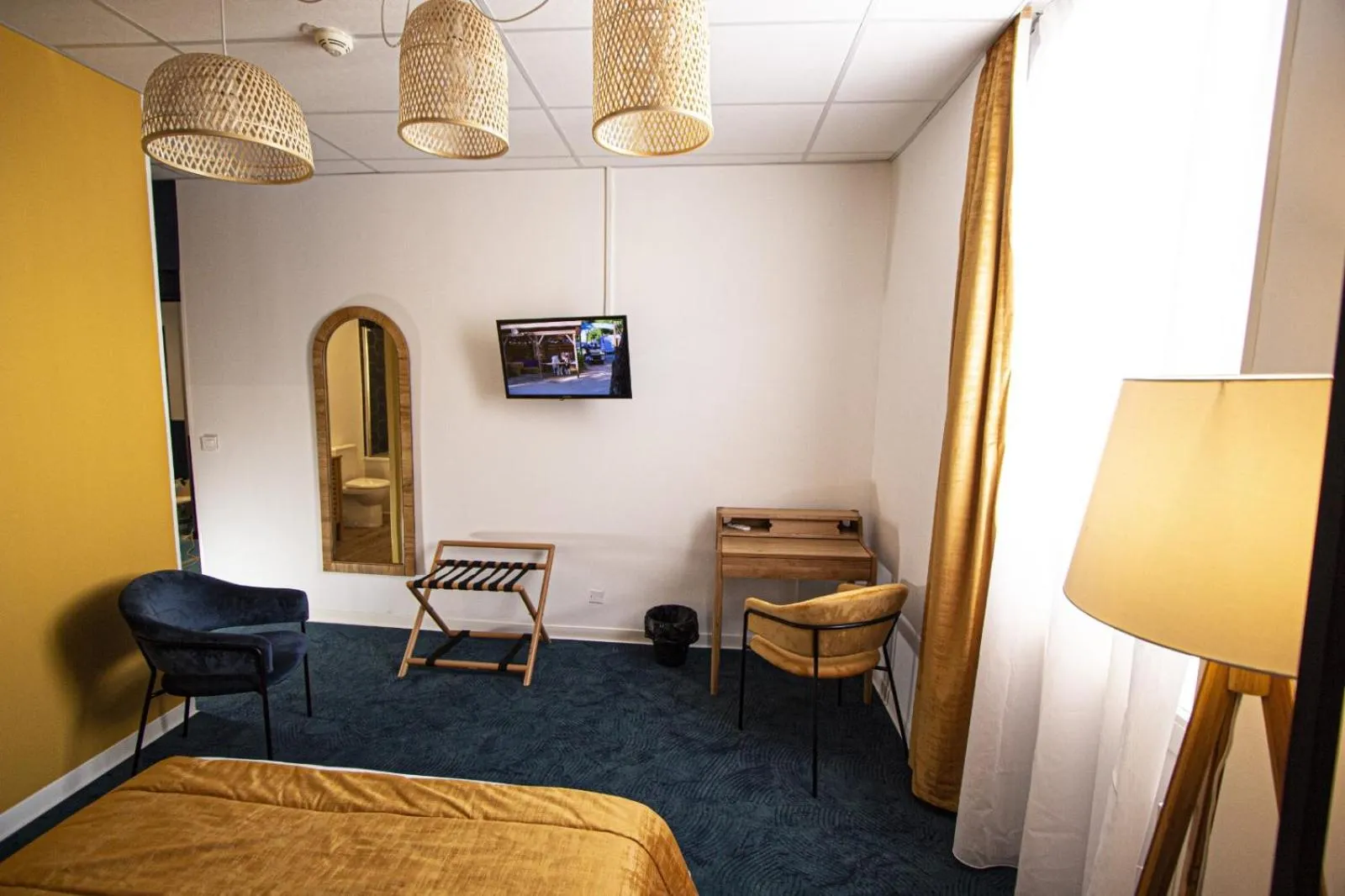 Bedroom, Bed in Charlie's Hôtel Cannes