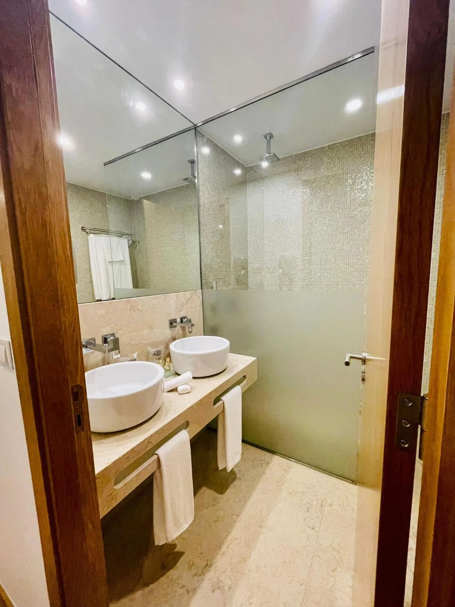 Bathroom in Castelo Hotel