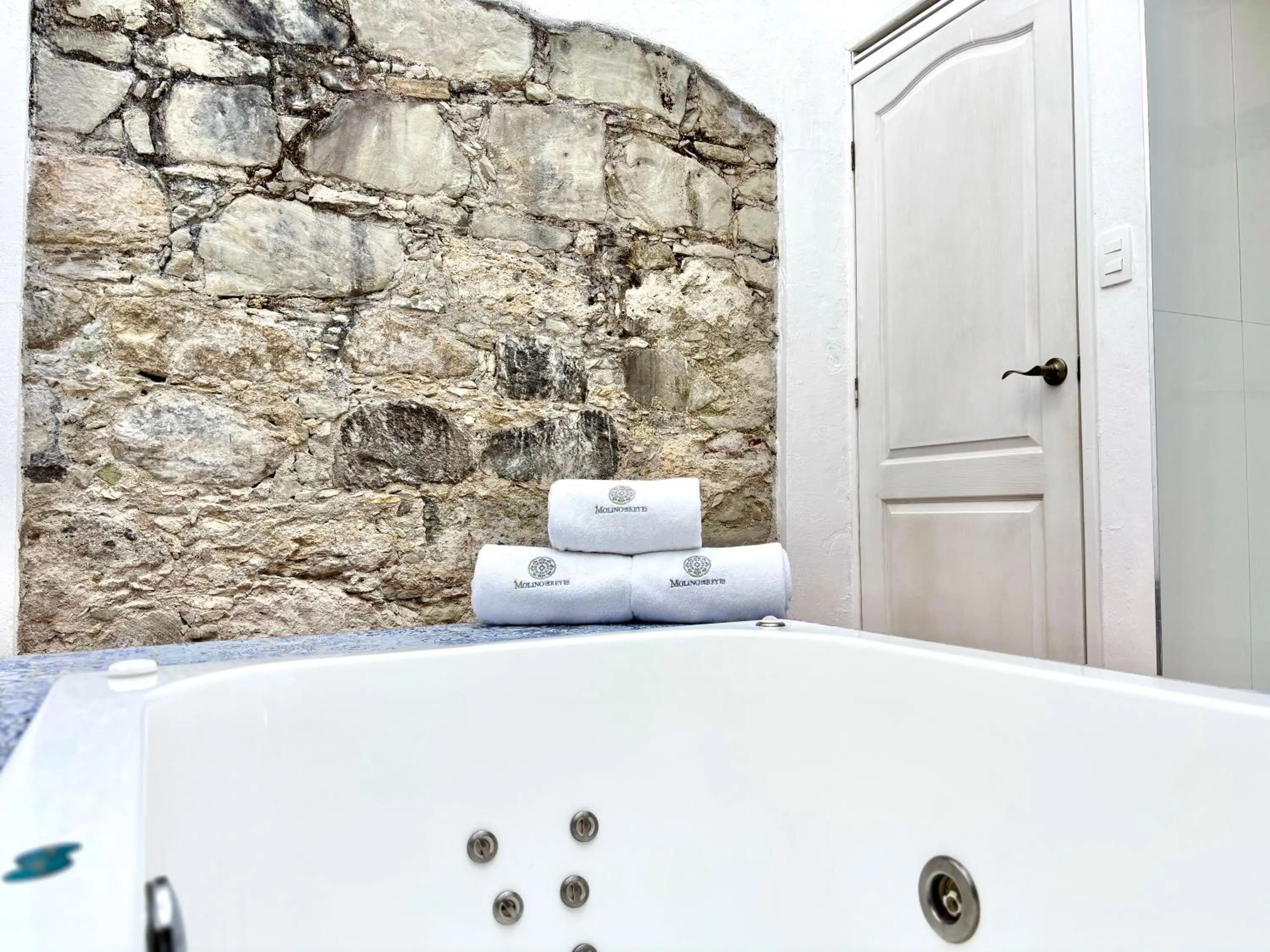 Bathroom in Molino de los Reyes