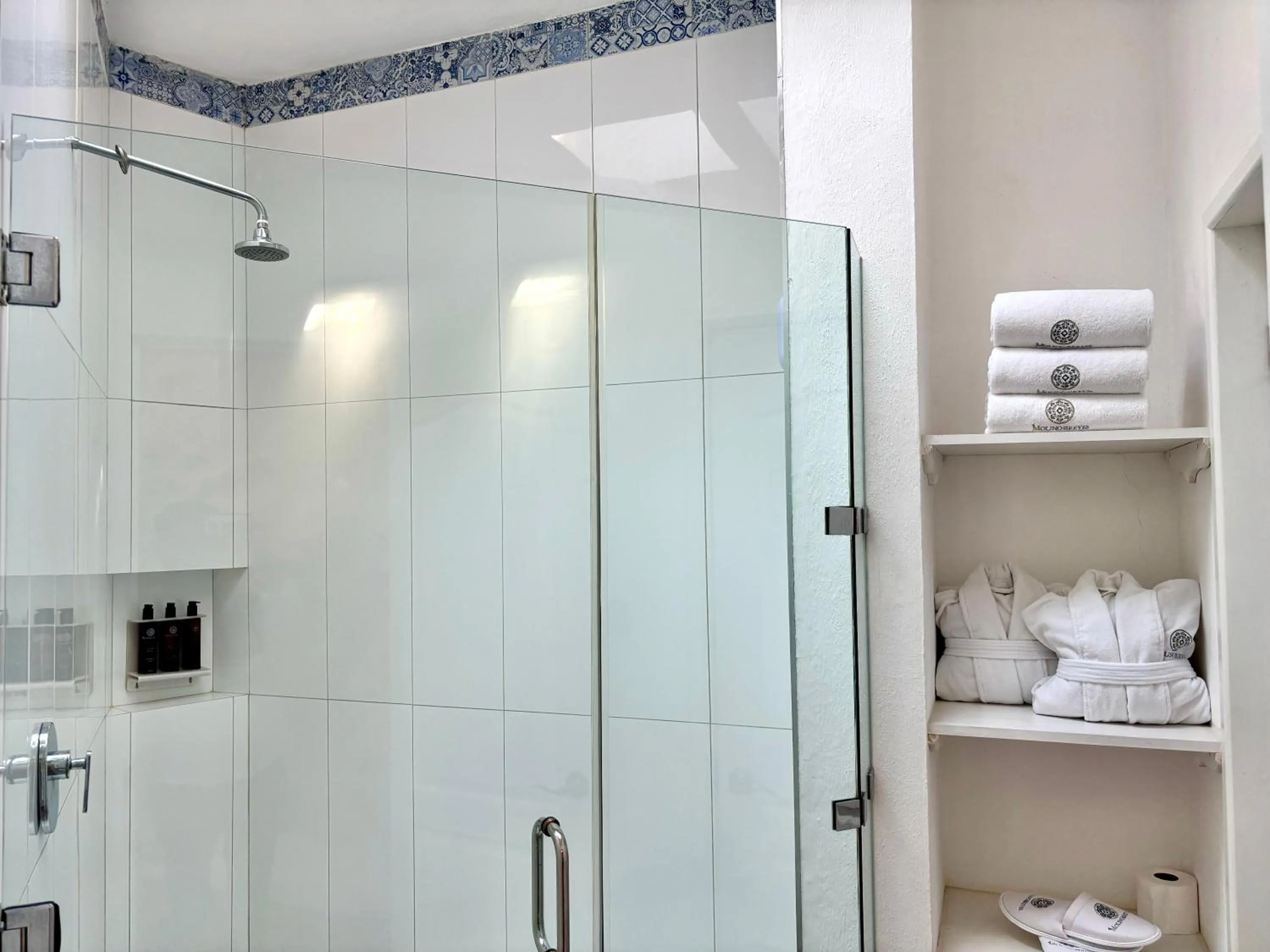 Shower in Molino de los Reyes