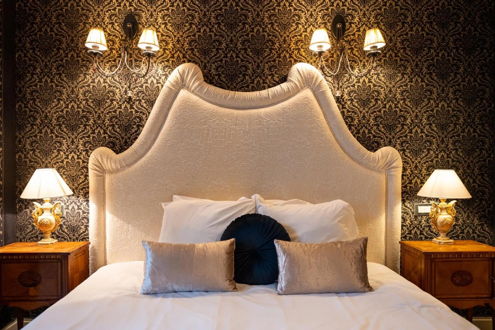 Bed in Canal Suites