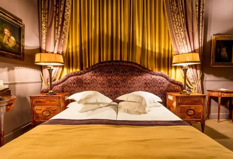 Bed in Canal Suites