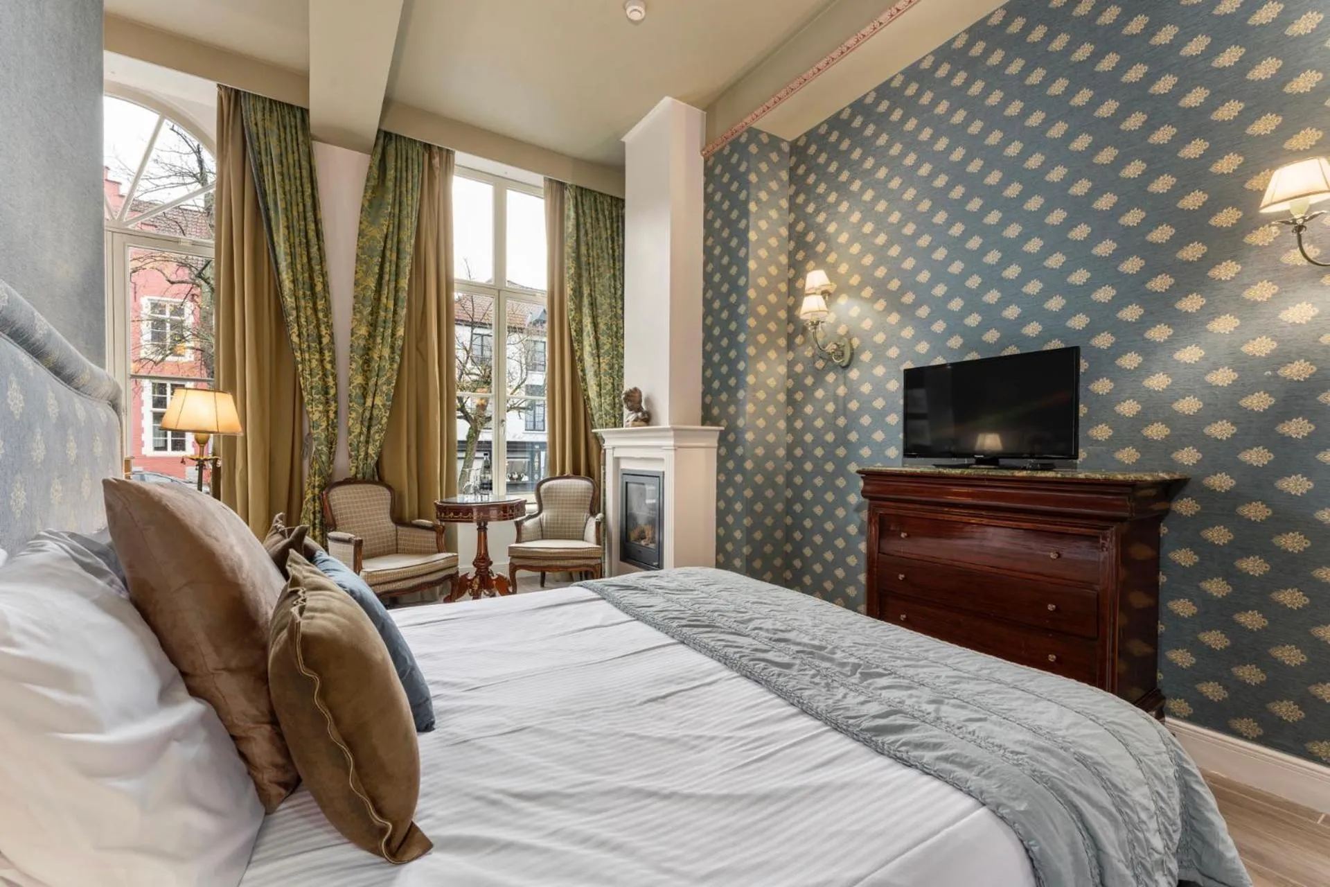 Bed in Canal Suites