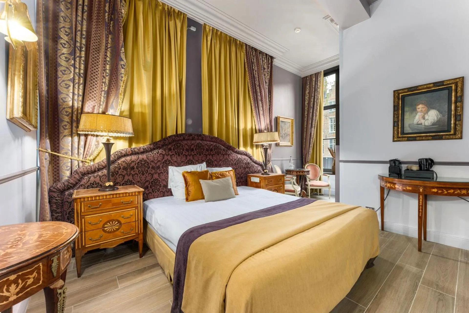 Bed in Canal Suites