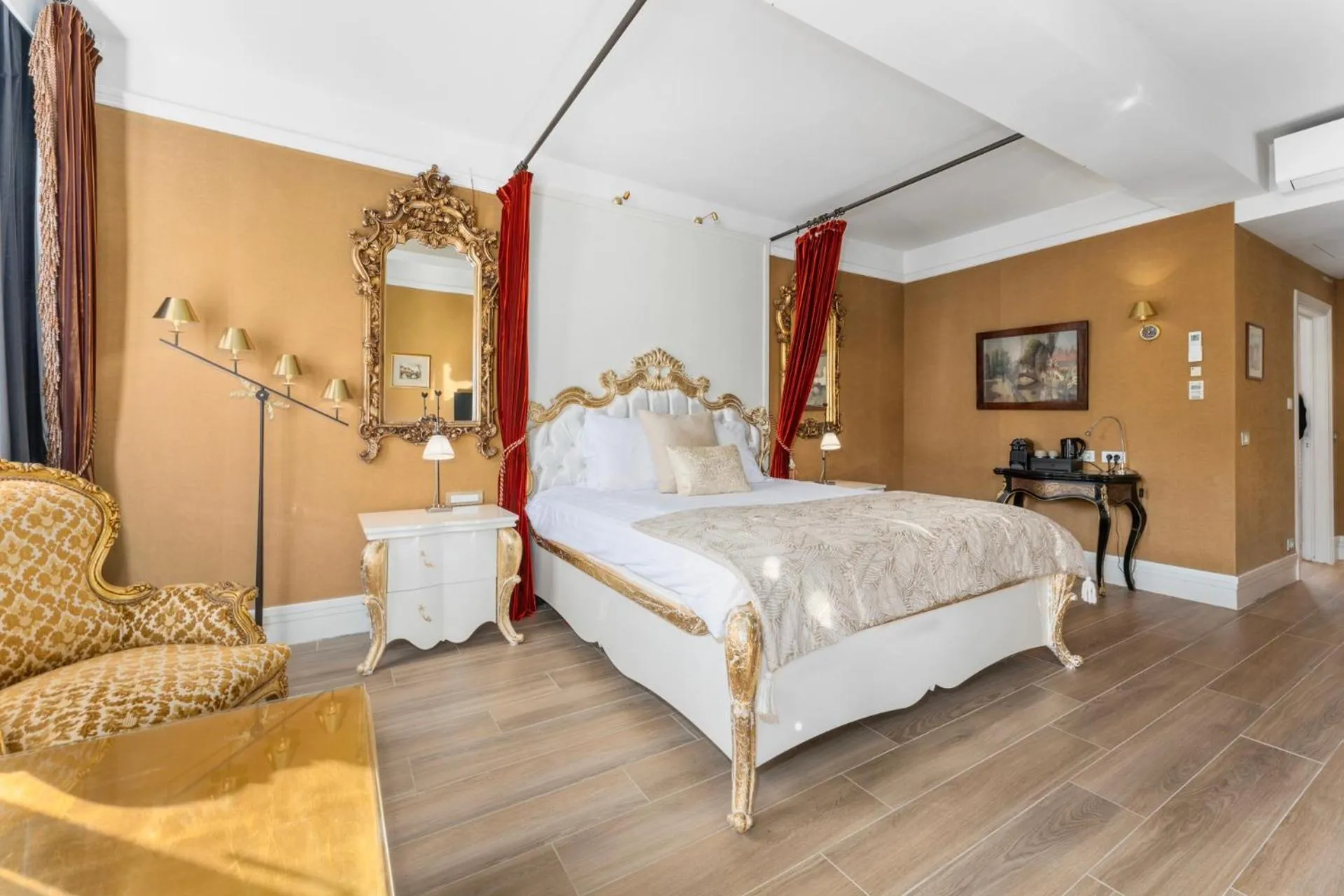 Bed in Canal Suites
