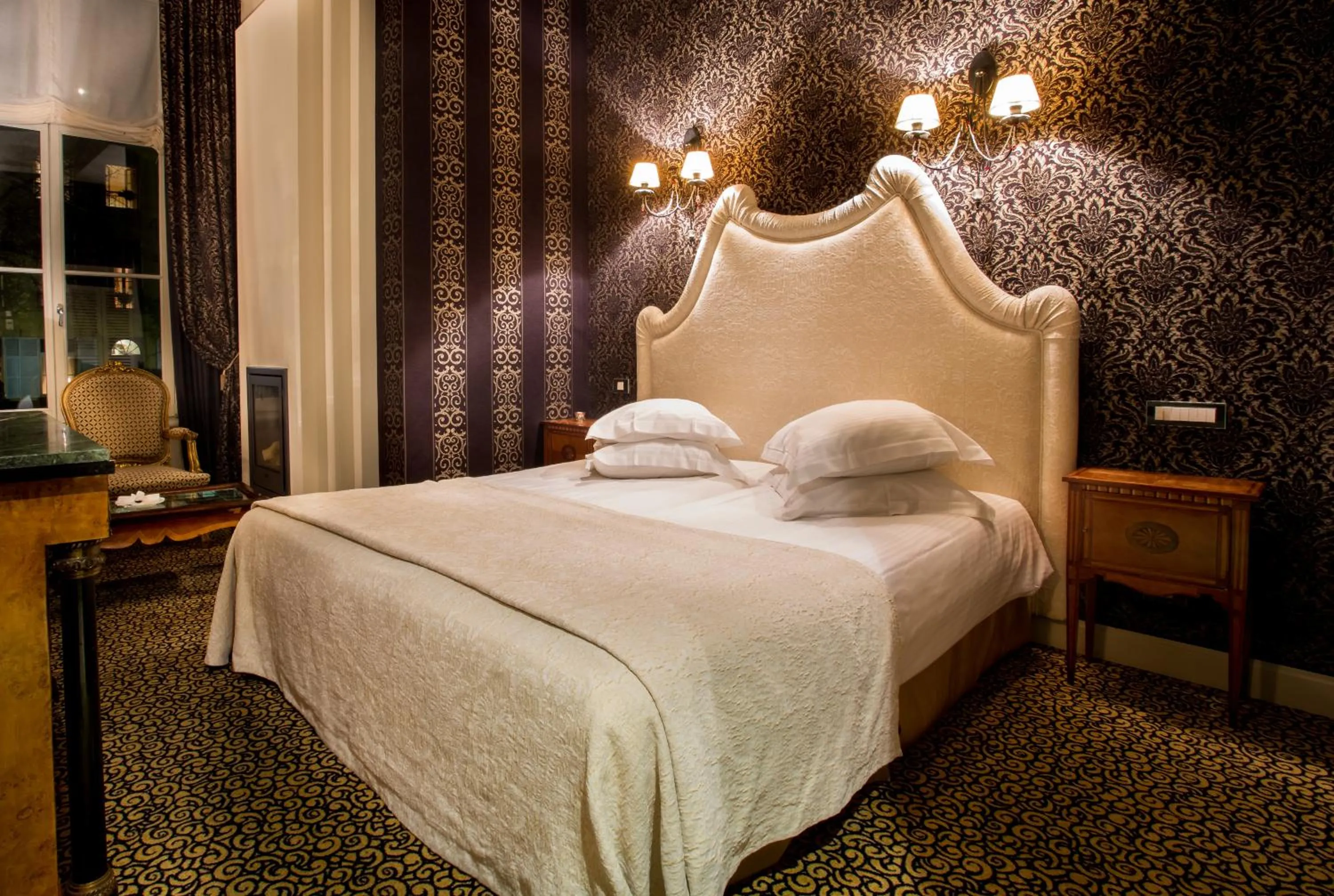Bed in Canal Suites
