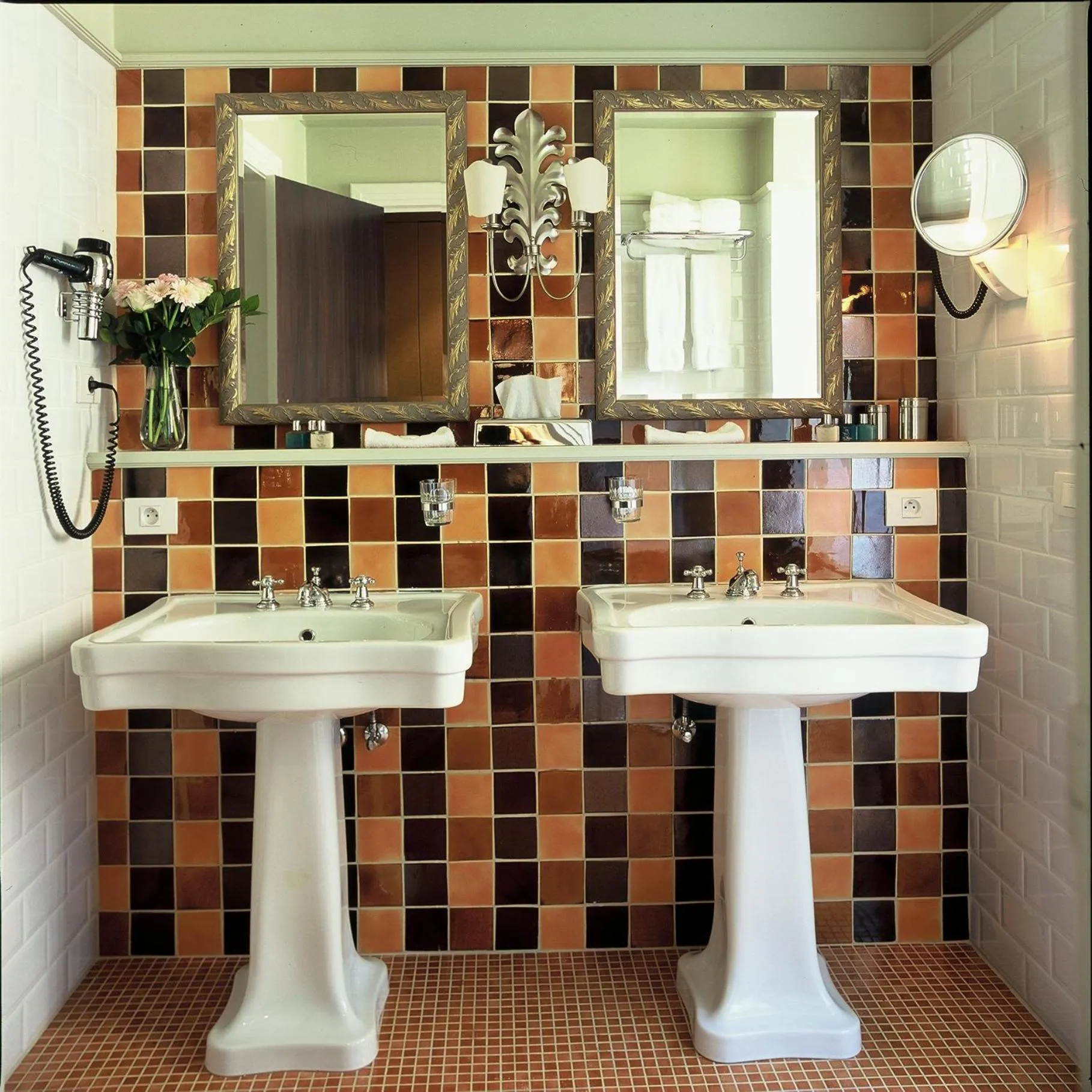 Canal Suites