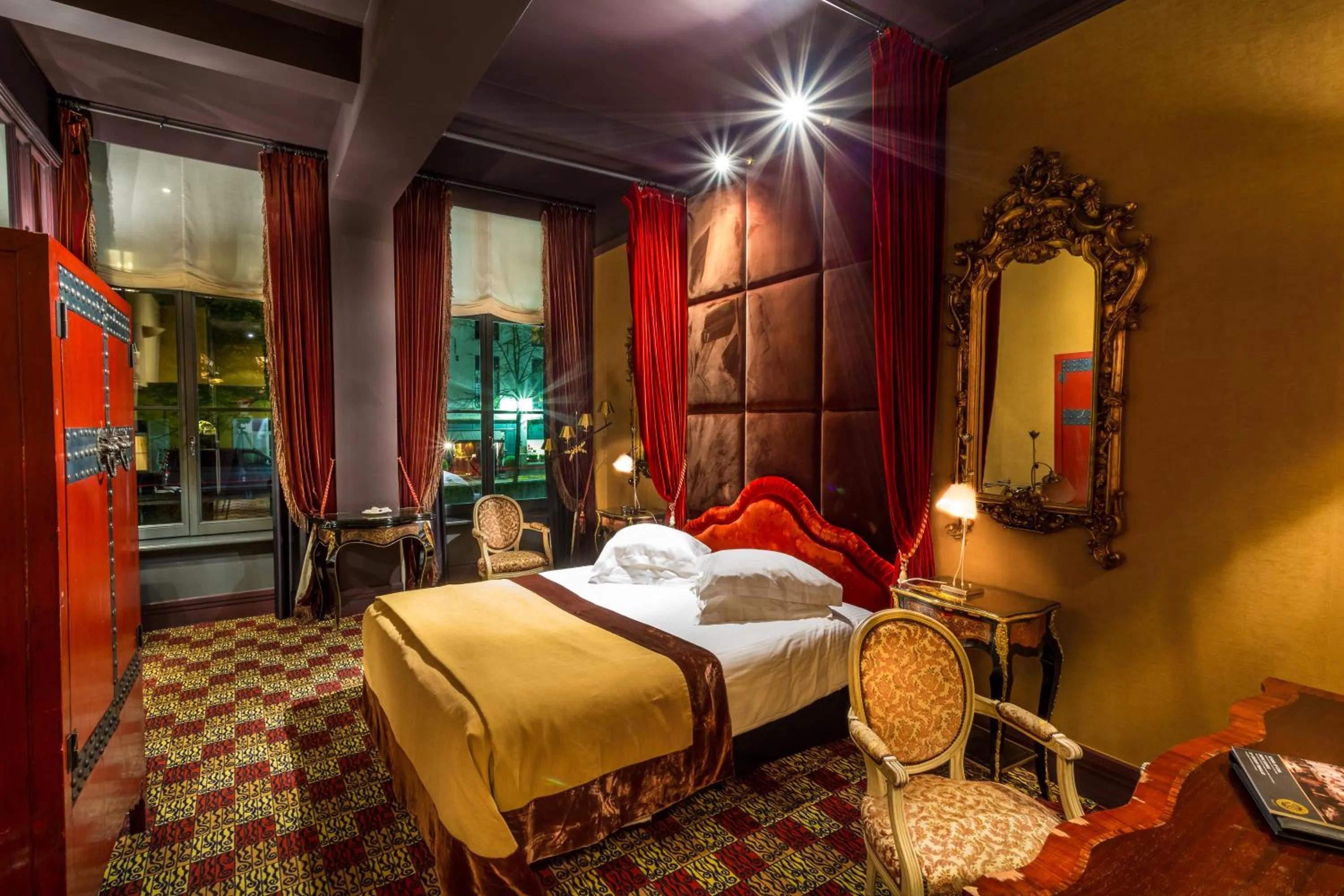 Bedroom, Bed in Canal Suites