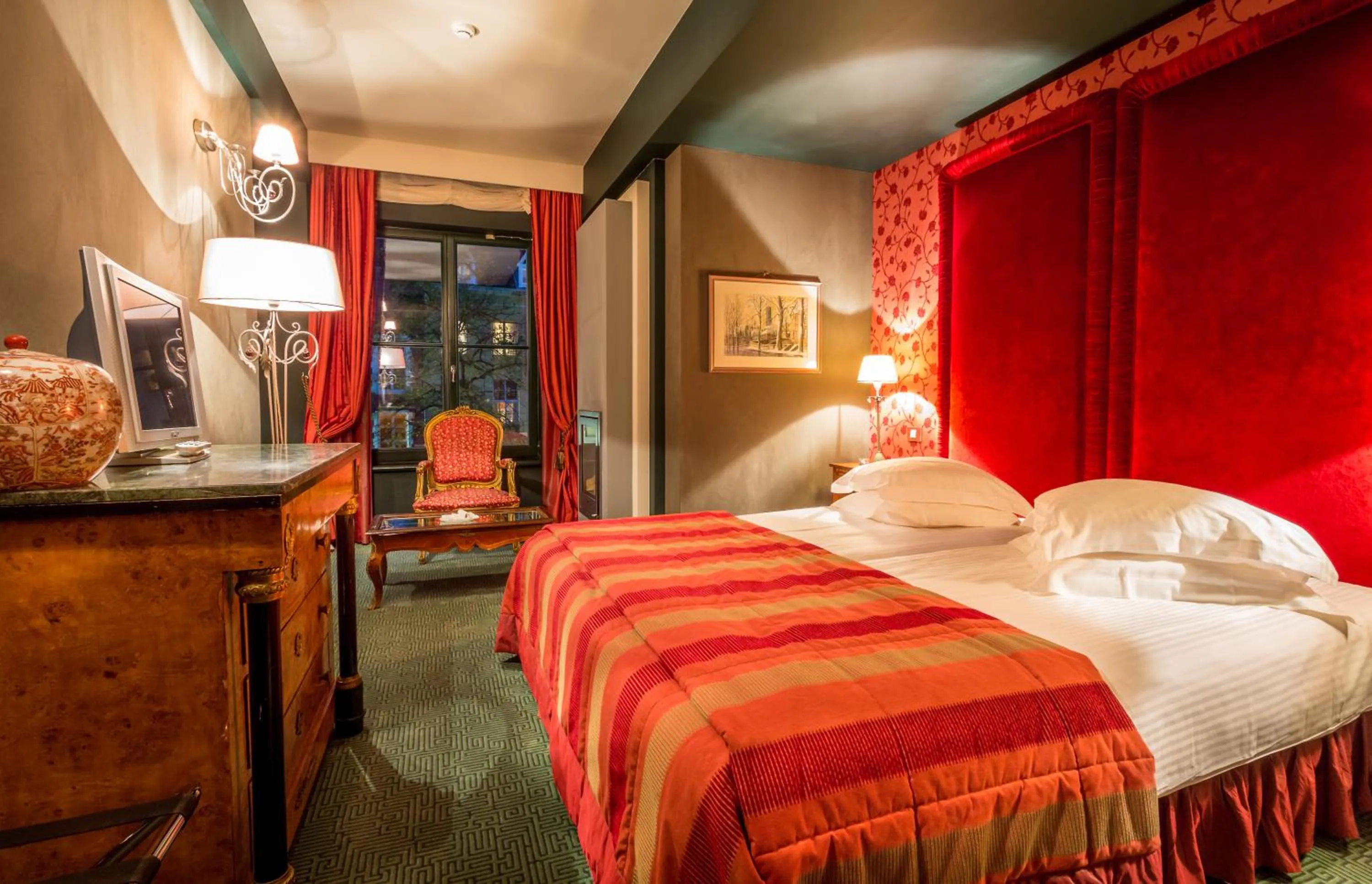 Bed in Canal Suites