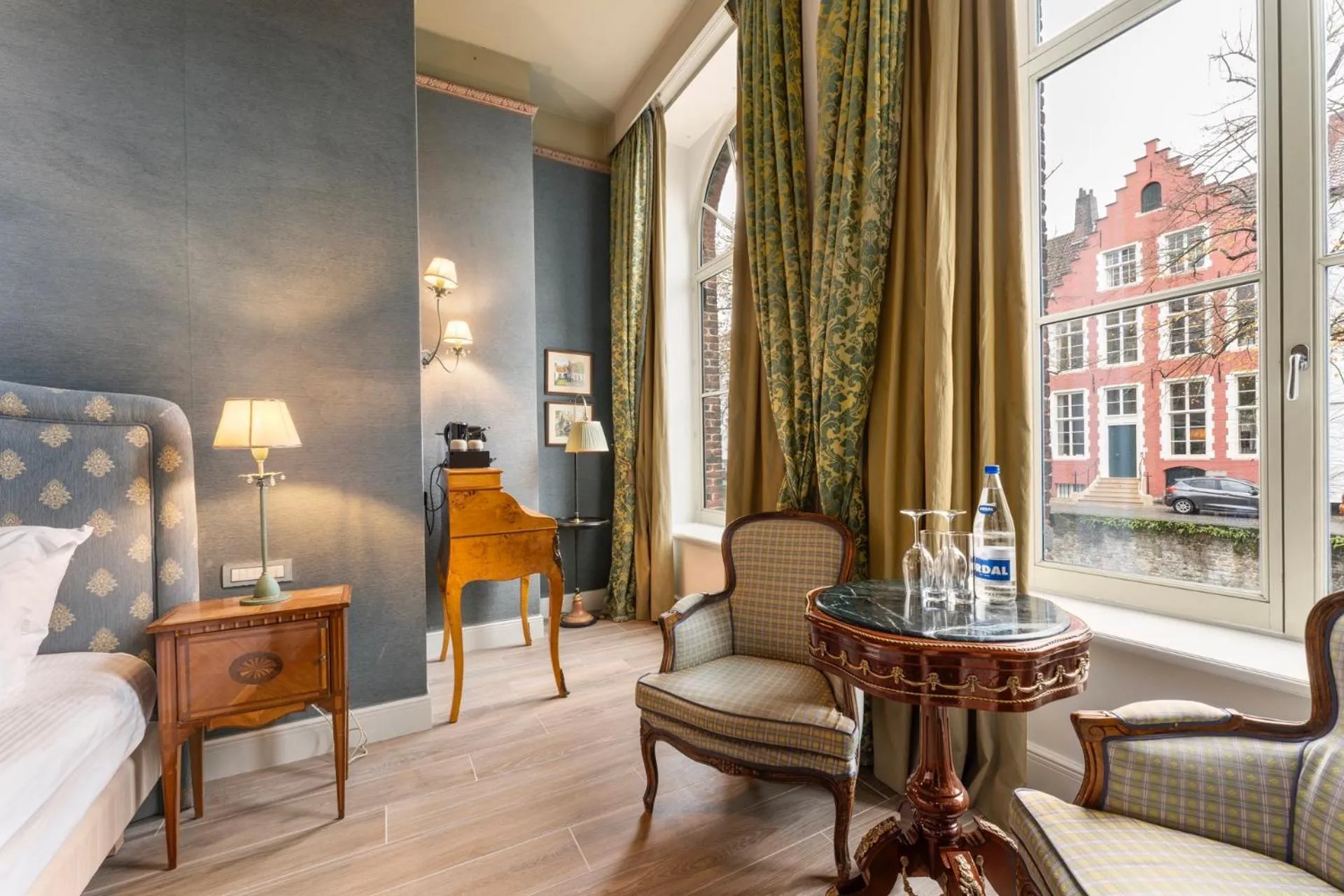 Canal Suites