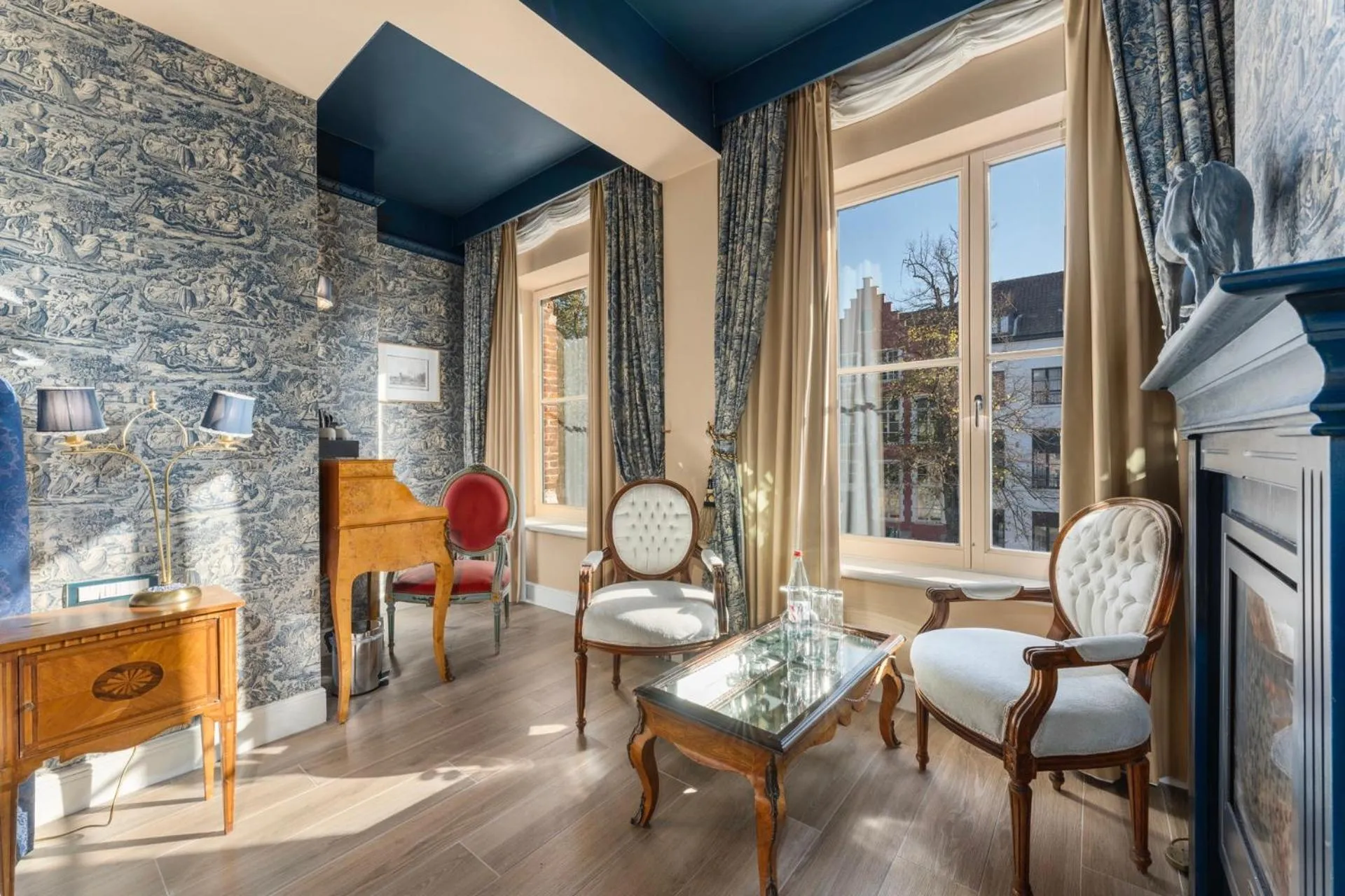 Canal Suites