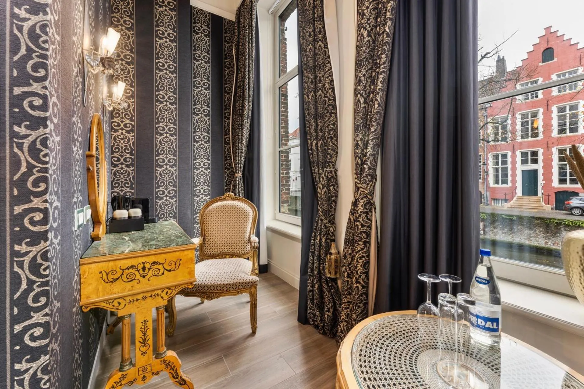 Canal Suites
